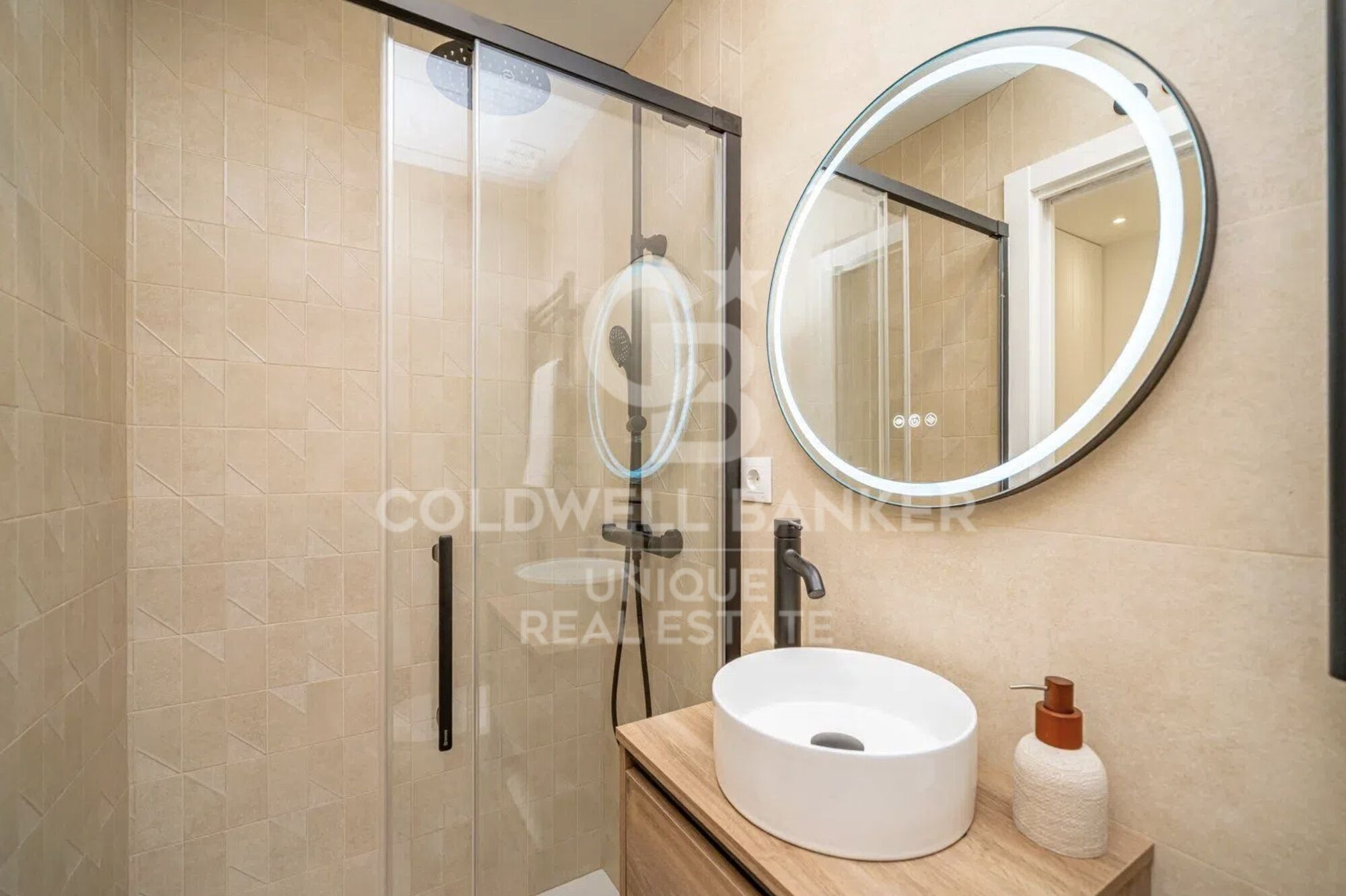 Exclusivo piso exterior de 4 habitaciones en pleno centro de Madrid