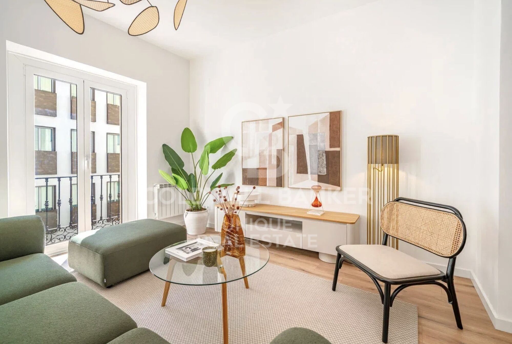 Exclusive exterior flat with 4 bedrooms in the heart of Madrid