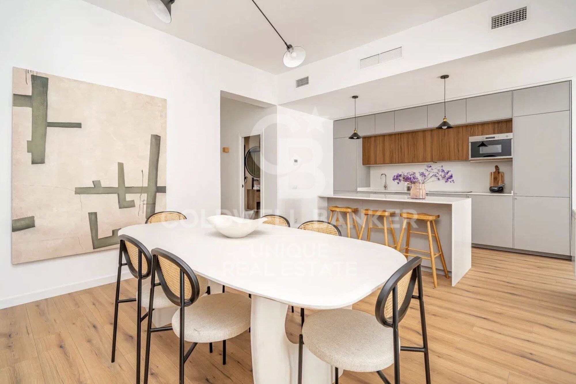 Exclusive exterior flat with 4 bedrooms in the heart of Madrid