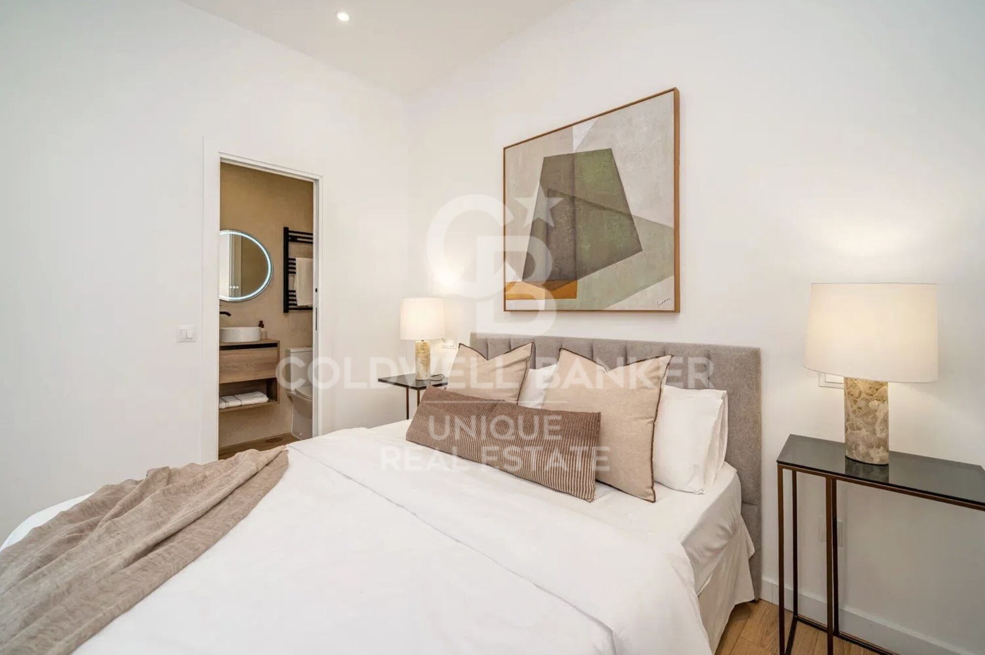 Exclusive exterior flat with 4 bedrooms in the heart of Madrid
