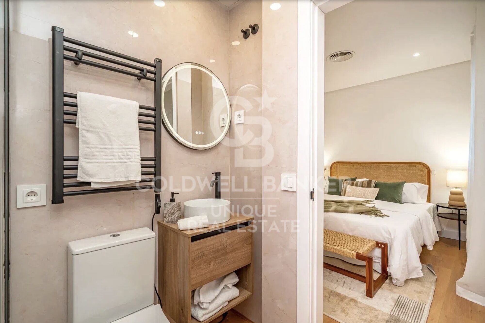 Appartement extérieur rénové exclusif avec 2 chambres dans le centre de Madrid