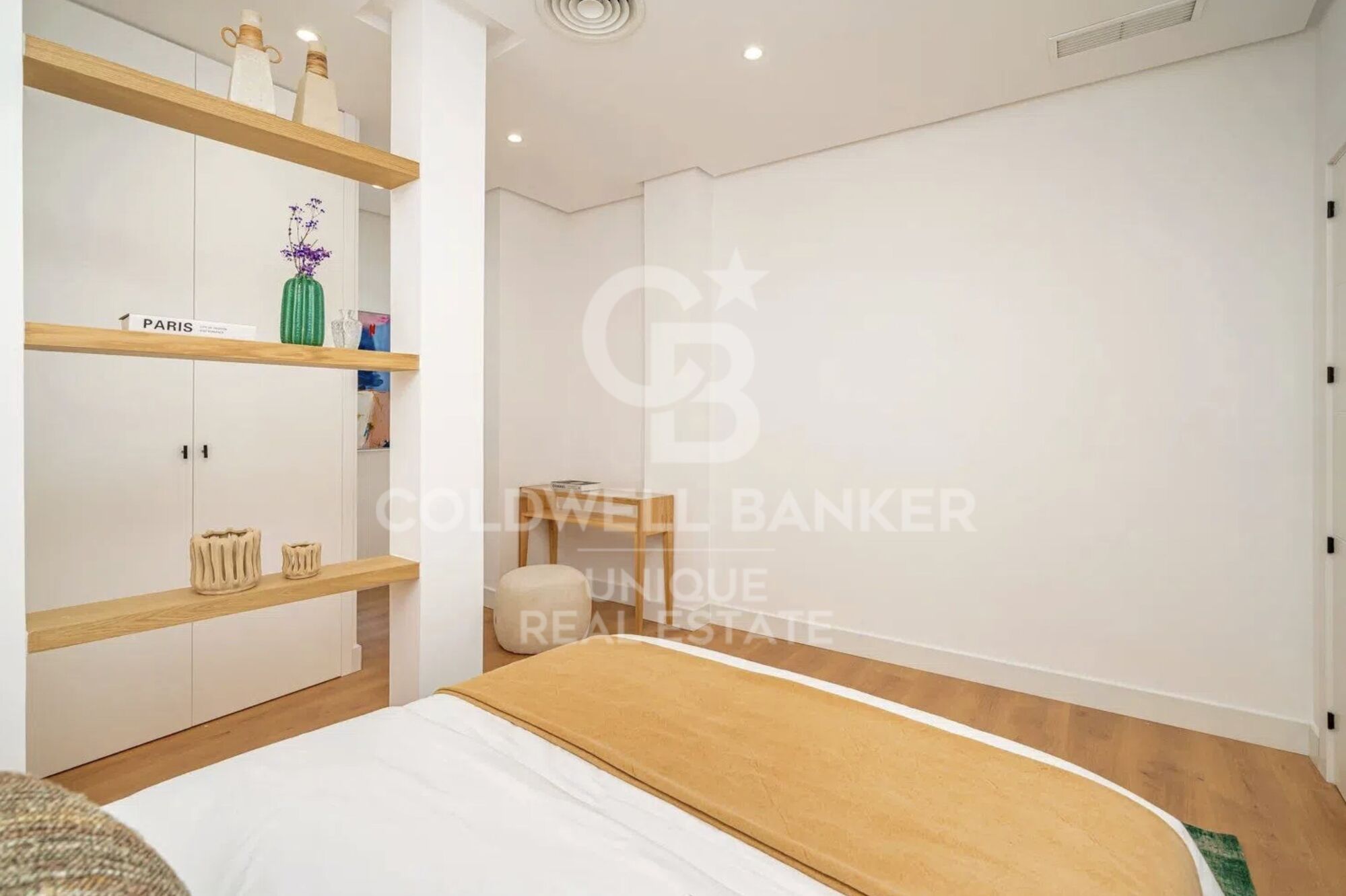 Appartement extérieur rénové exclusif avec 2 chambres dans le centre de Madrid