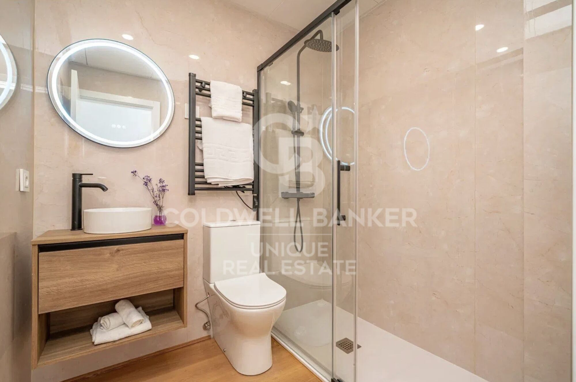 Appartement extérieur rénové exclusif avec 2 chambres dans le centre de Madrid