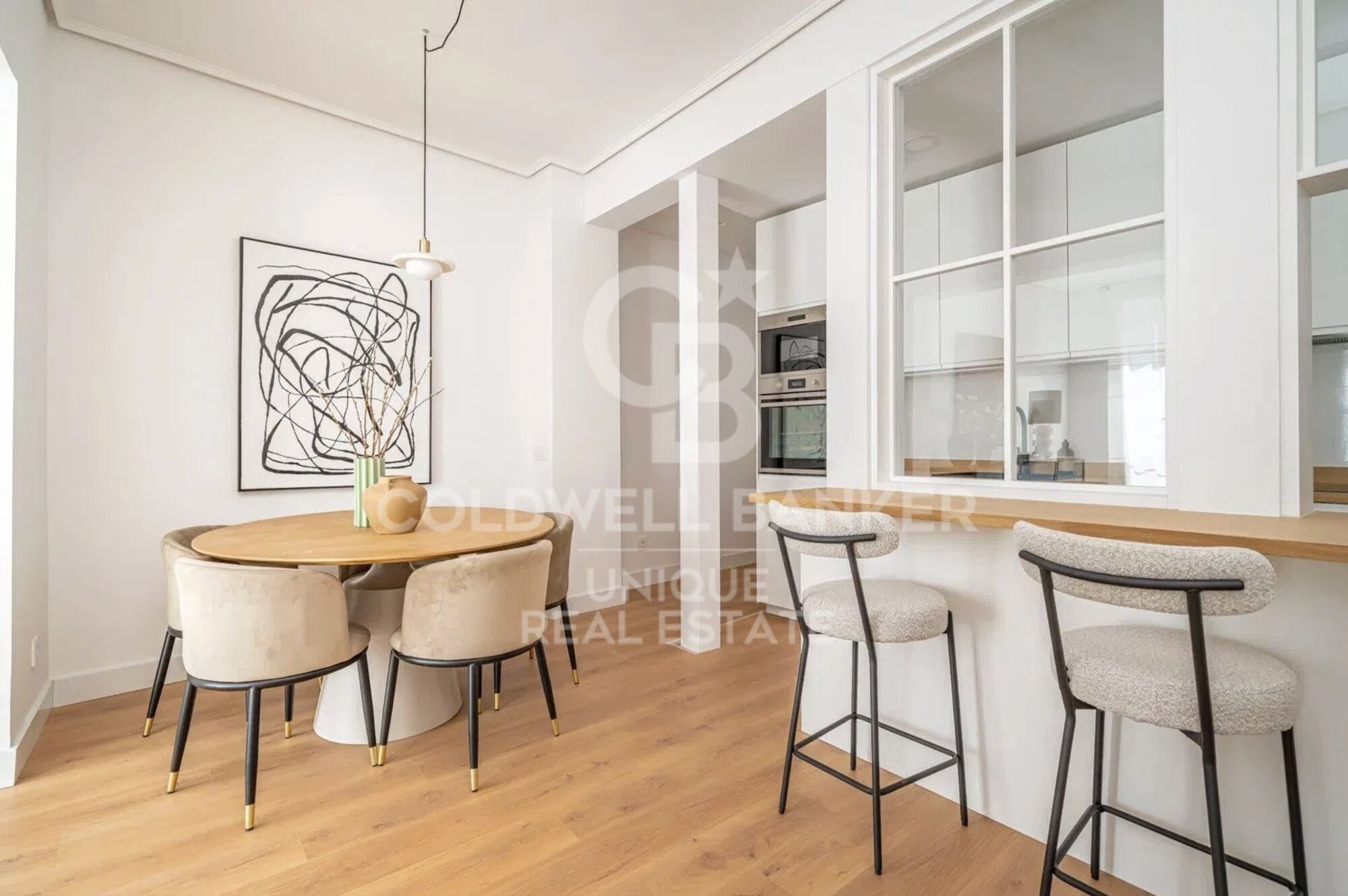Exklusiv renovierte Außenwohnung mit 2 Schlafzimmern im Zentrum von Madrid