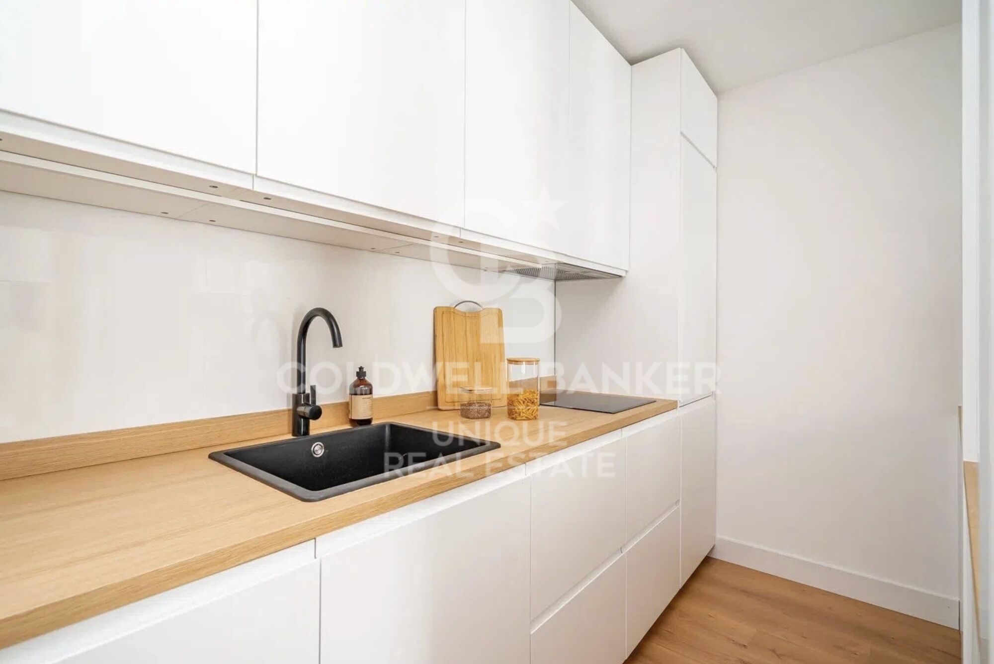 Exklusiv renovierte Außenwohnung mit 2 Schlafzimmern im Zentrum von Madrid