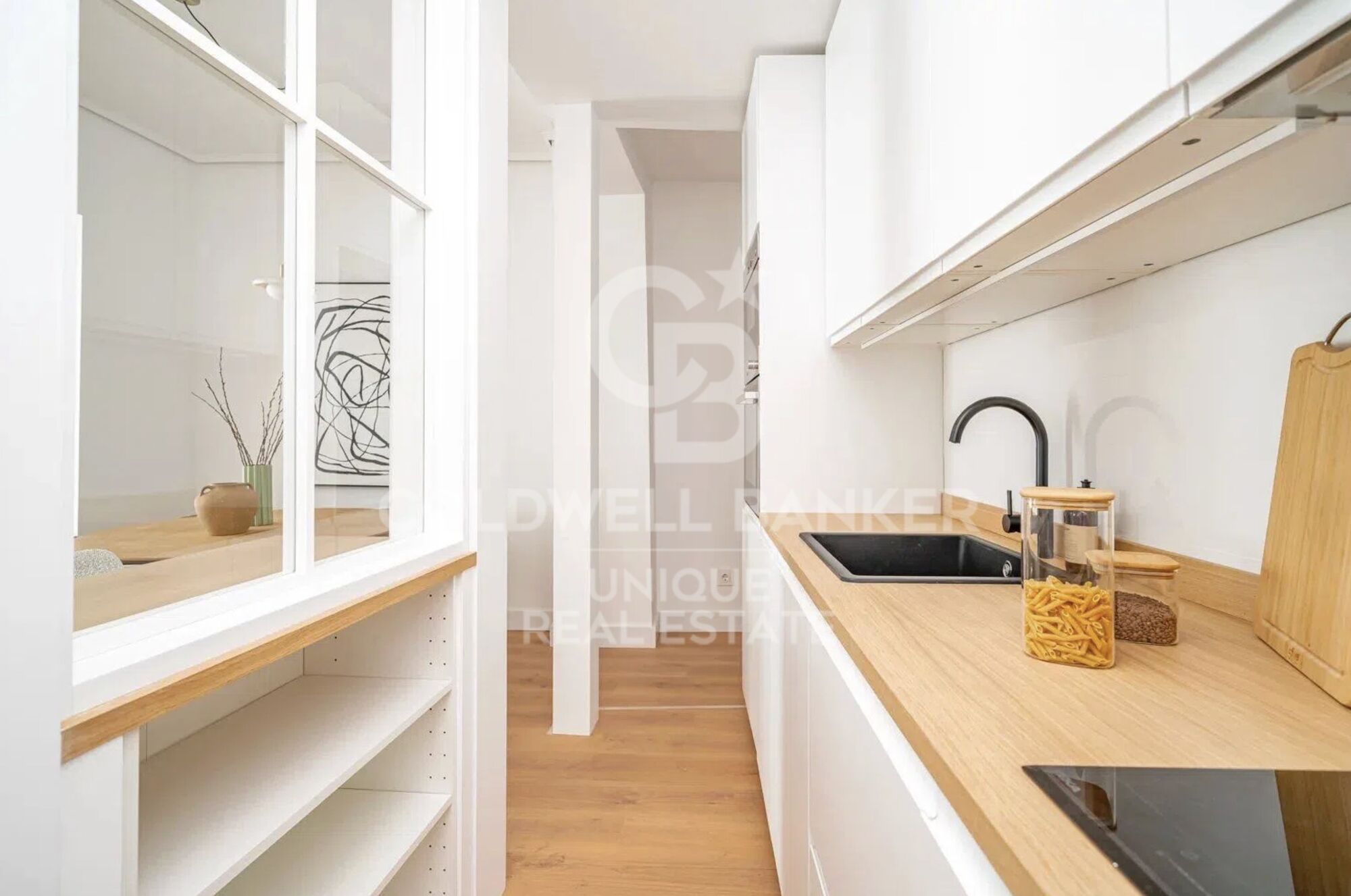 Exklusiv renovierte Außenwohnung mit 2 Schlafzimmern im Zentrum von Madrid