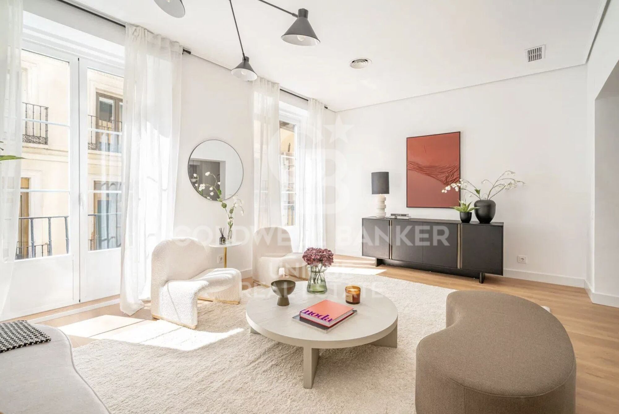 Exclusive renovated exterior flat with 2 bedrooms in the centre of Madrid