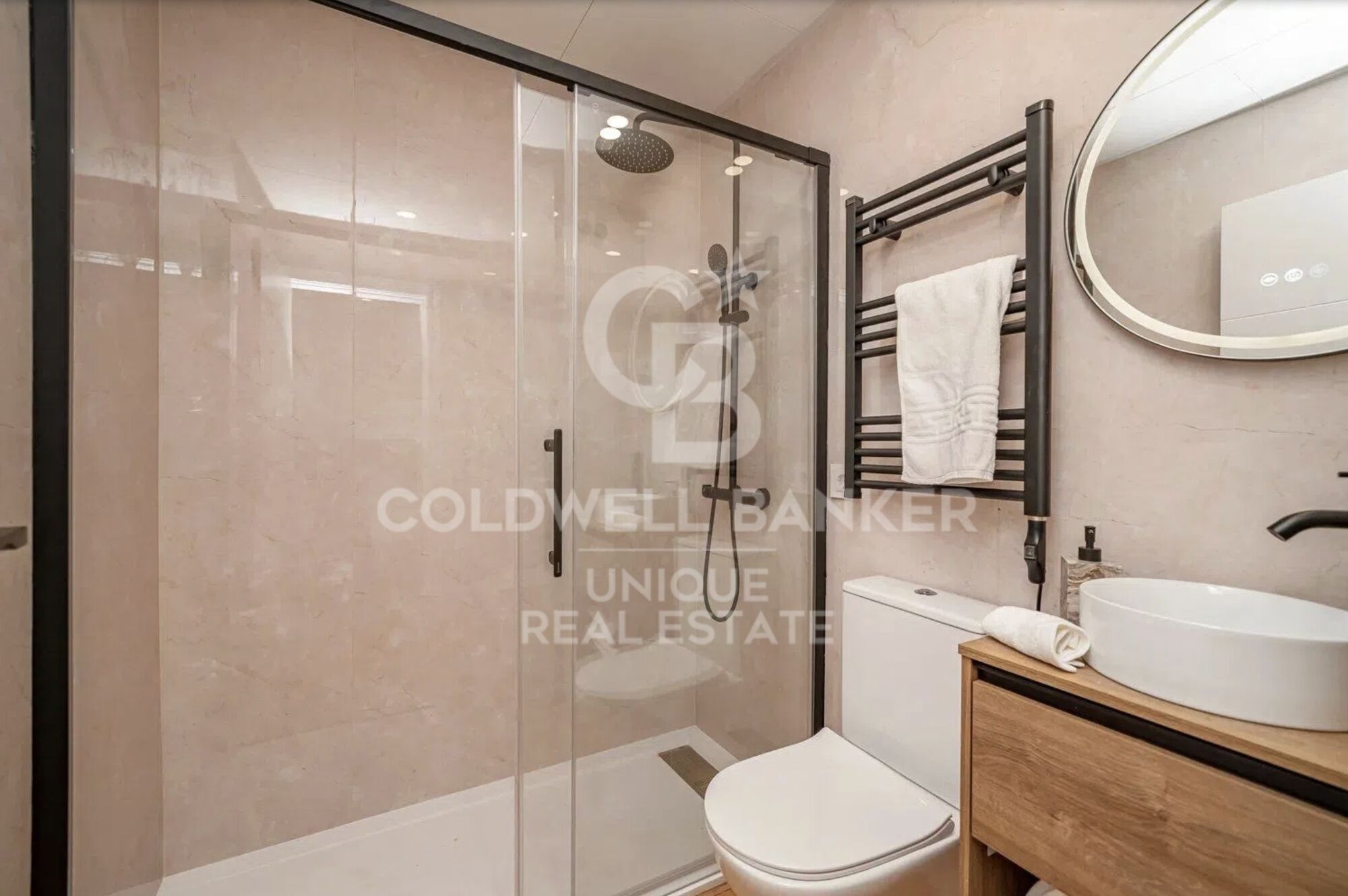 Exclusive renovated exterior flat with 2 bedrooms in the centre of Madrid