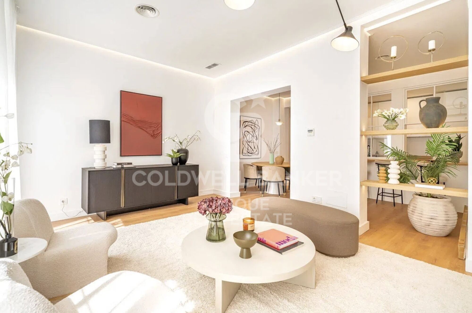 Exklusiv renovierte Außenwohnung mit 2 Schlafzimmern im Zentrum von Madrid