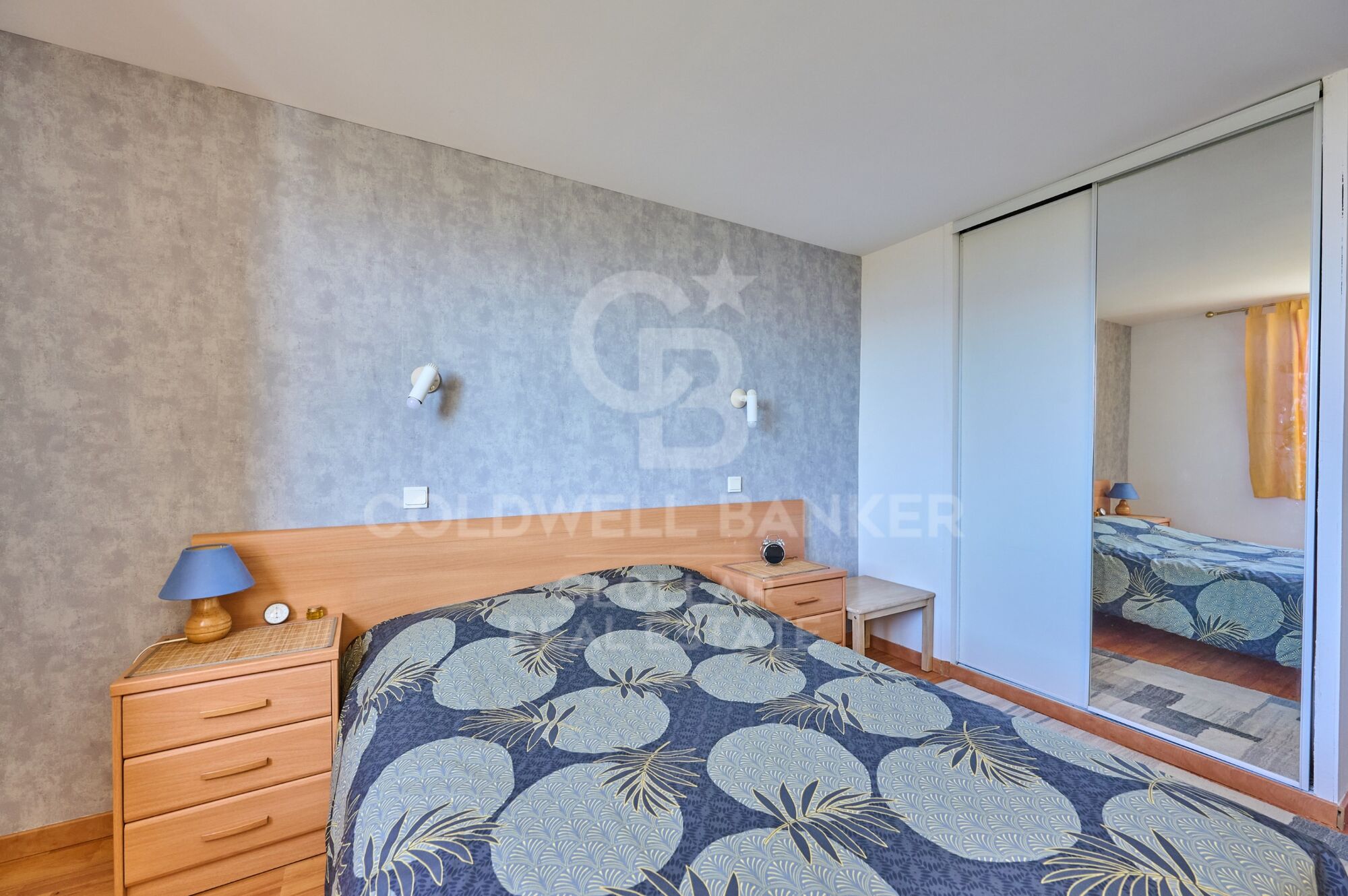 Apartment 2 Bedrooms Sale Enveitg