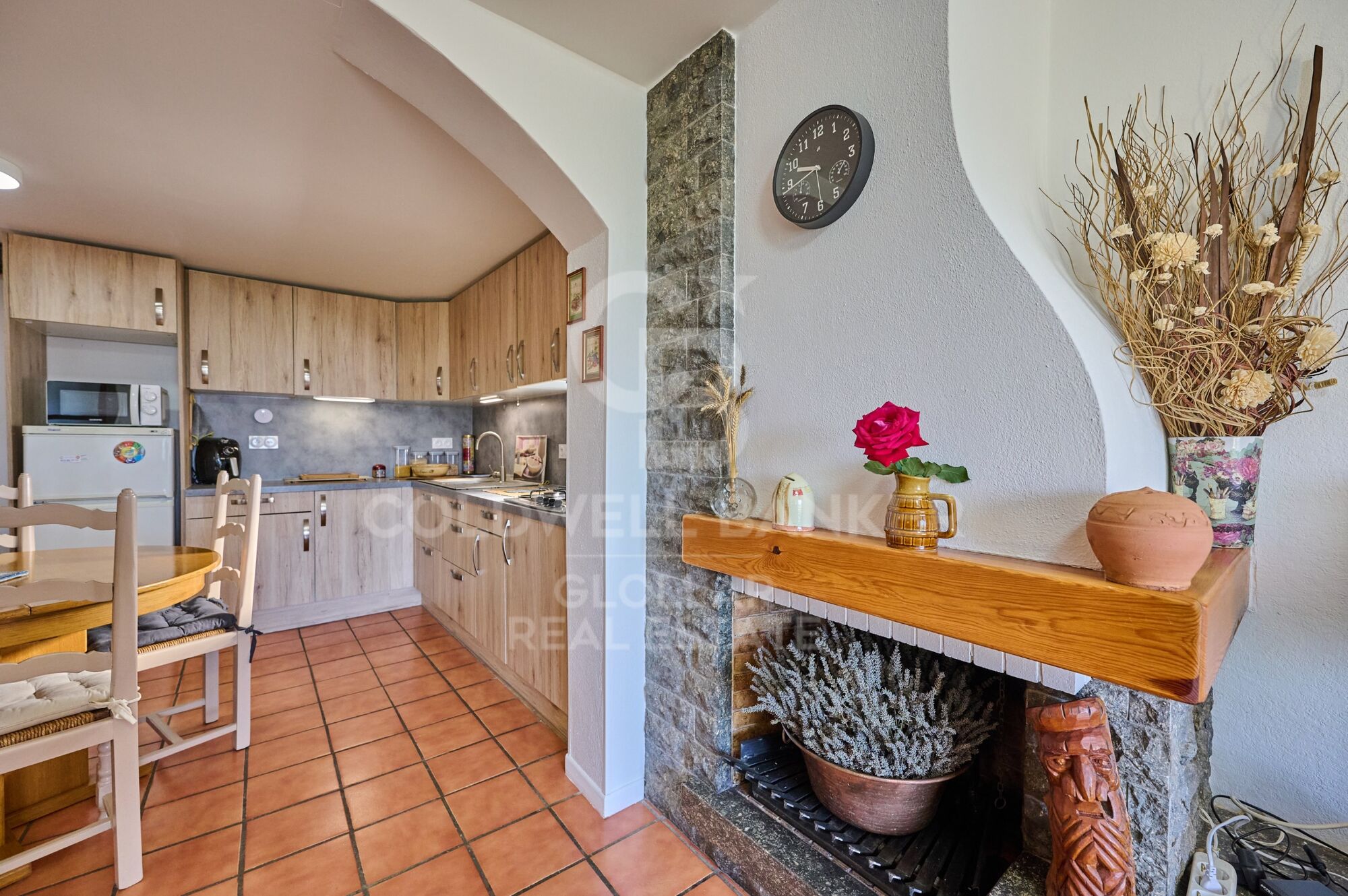 Apartment 2 Bedrooms Sale Enveitg
