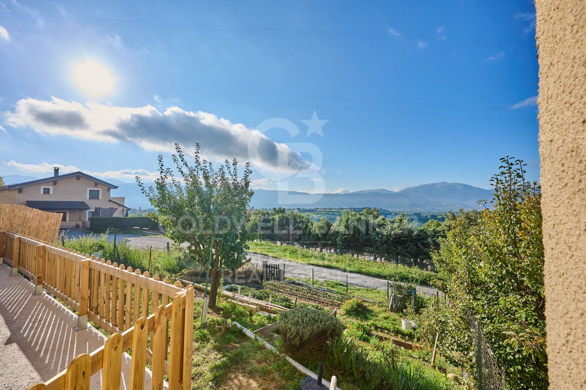 Apartamento reformado con terraza y vistas en Enveitg