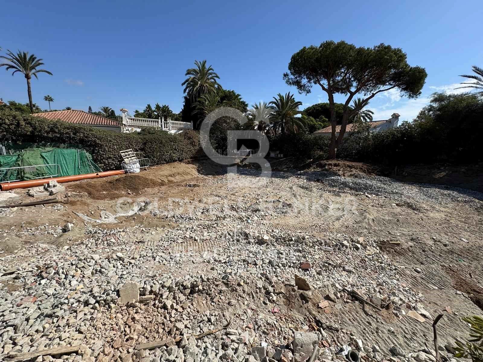 Prime plot with approved project steps from the beach in Marbesa, Marbella