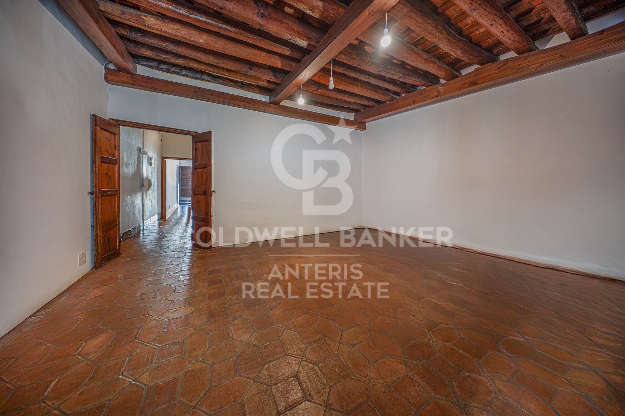 House with restaurant Investment opportunity