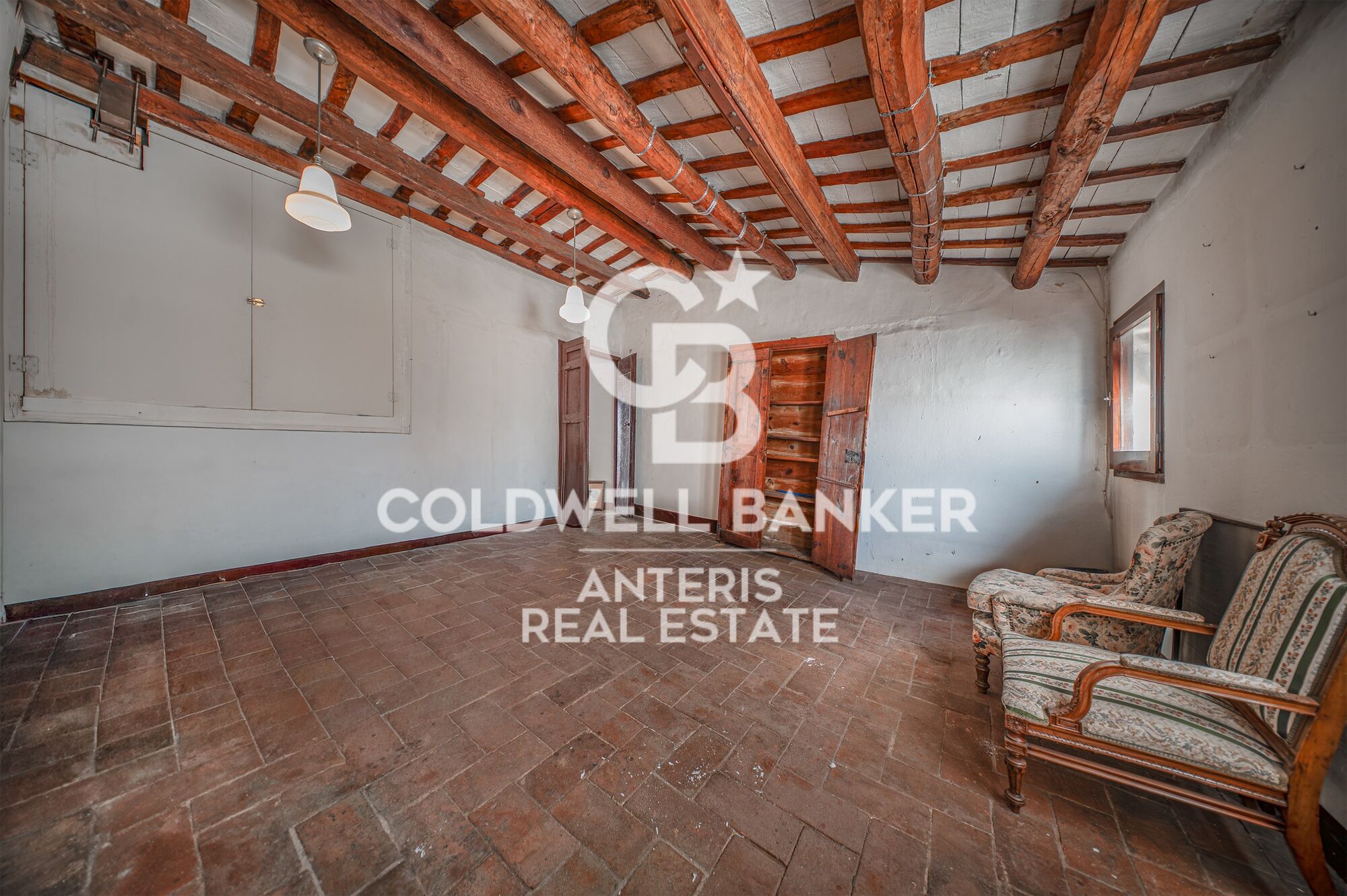 House with restaurant Investment opportunity