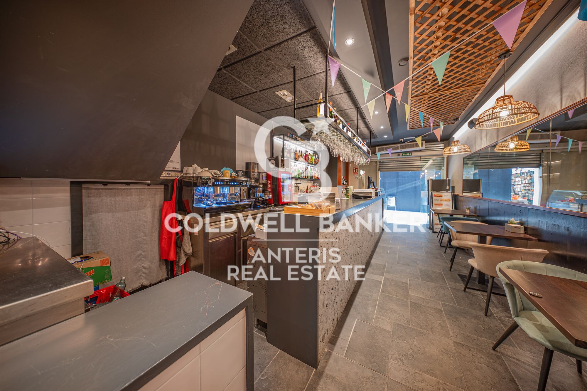 House with restaurant Investment opportunity