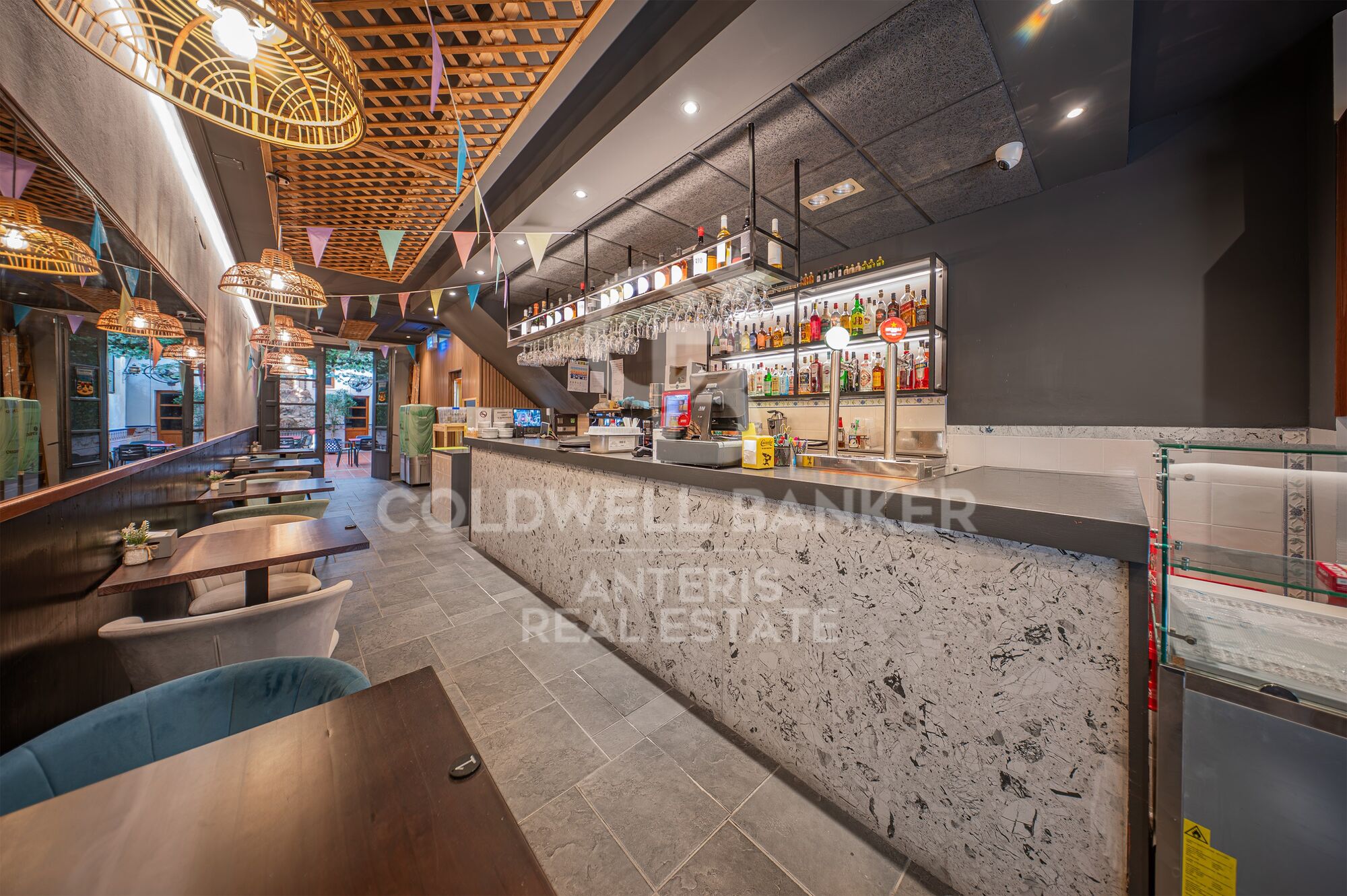 House with restaurant Investment opportunity