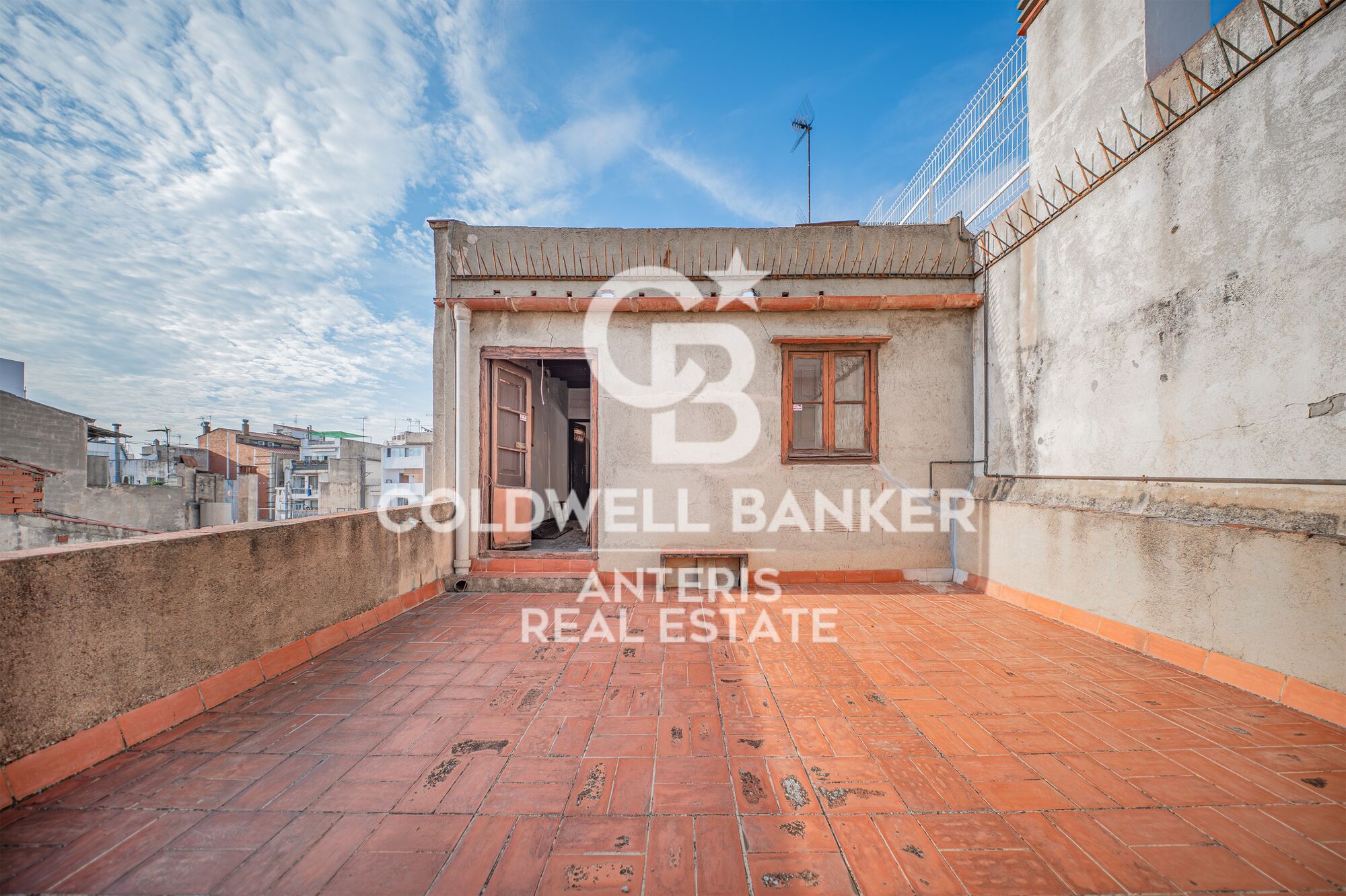 House with restaurant Investment opportunity