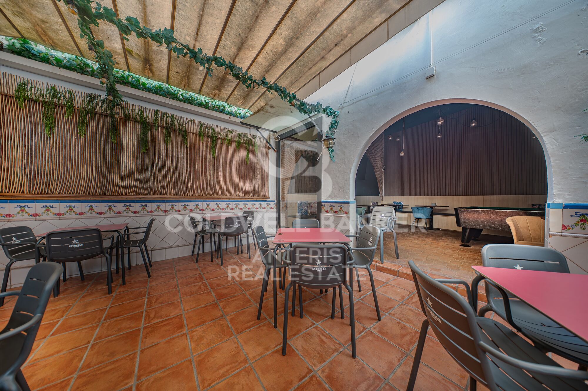 House with restaurant Investment opportunity