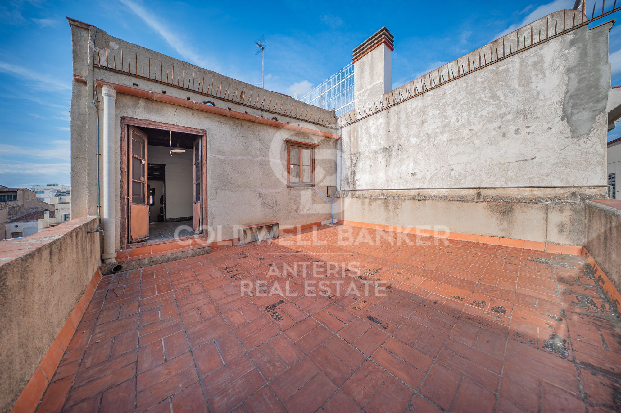 House with restaurant Investment opportunity