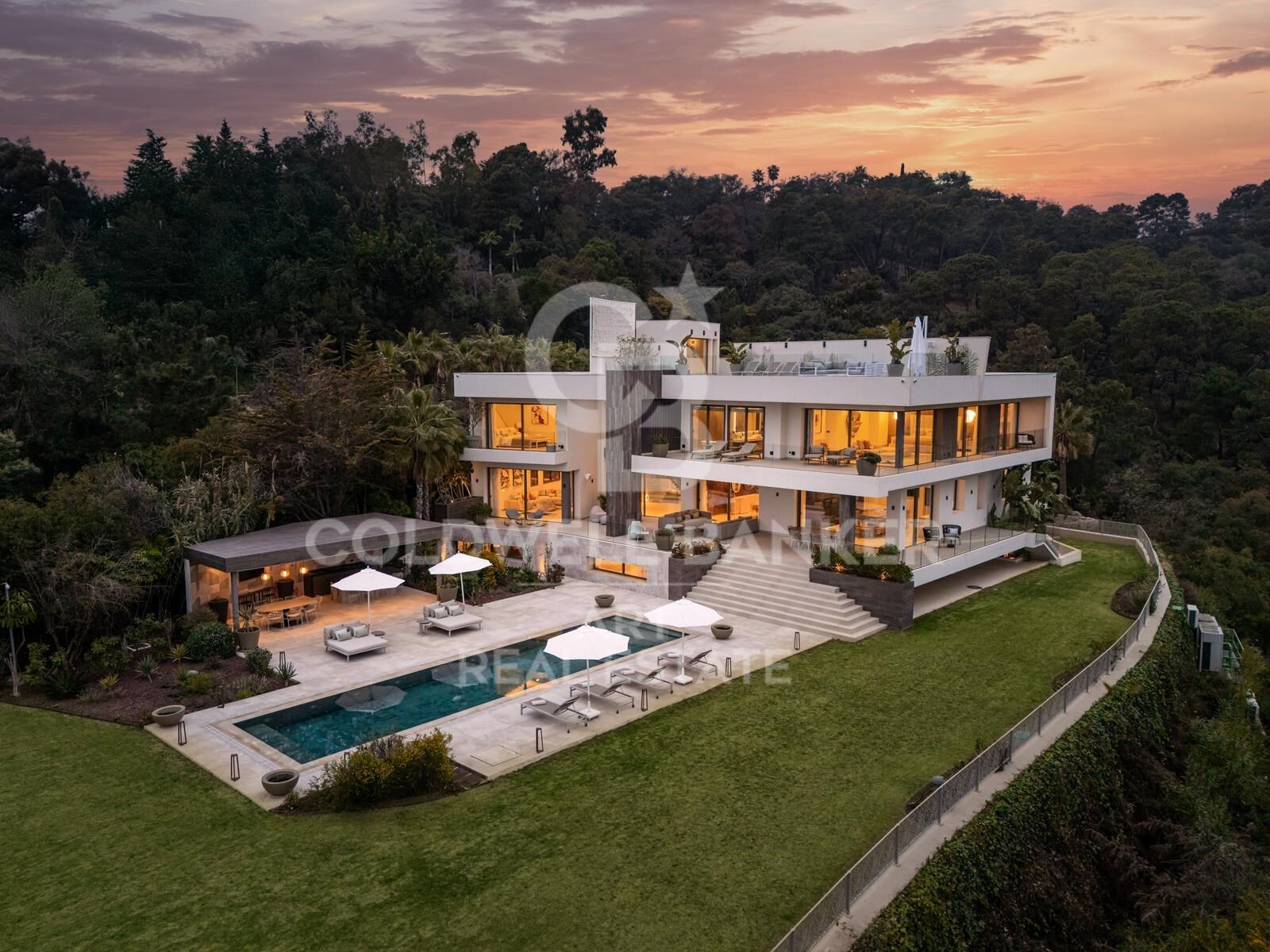 Moderne Villa mit Panoramablick in der prestigeträchtigen La Zagaleta, Benahavís