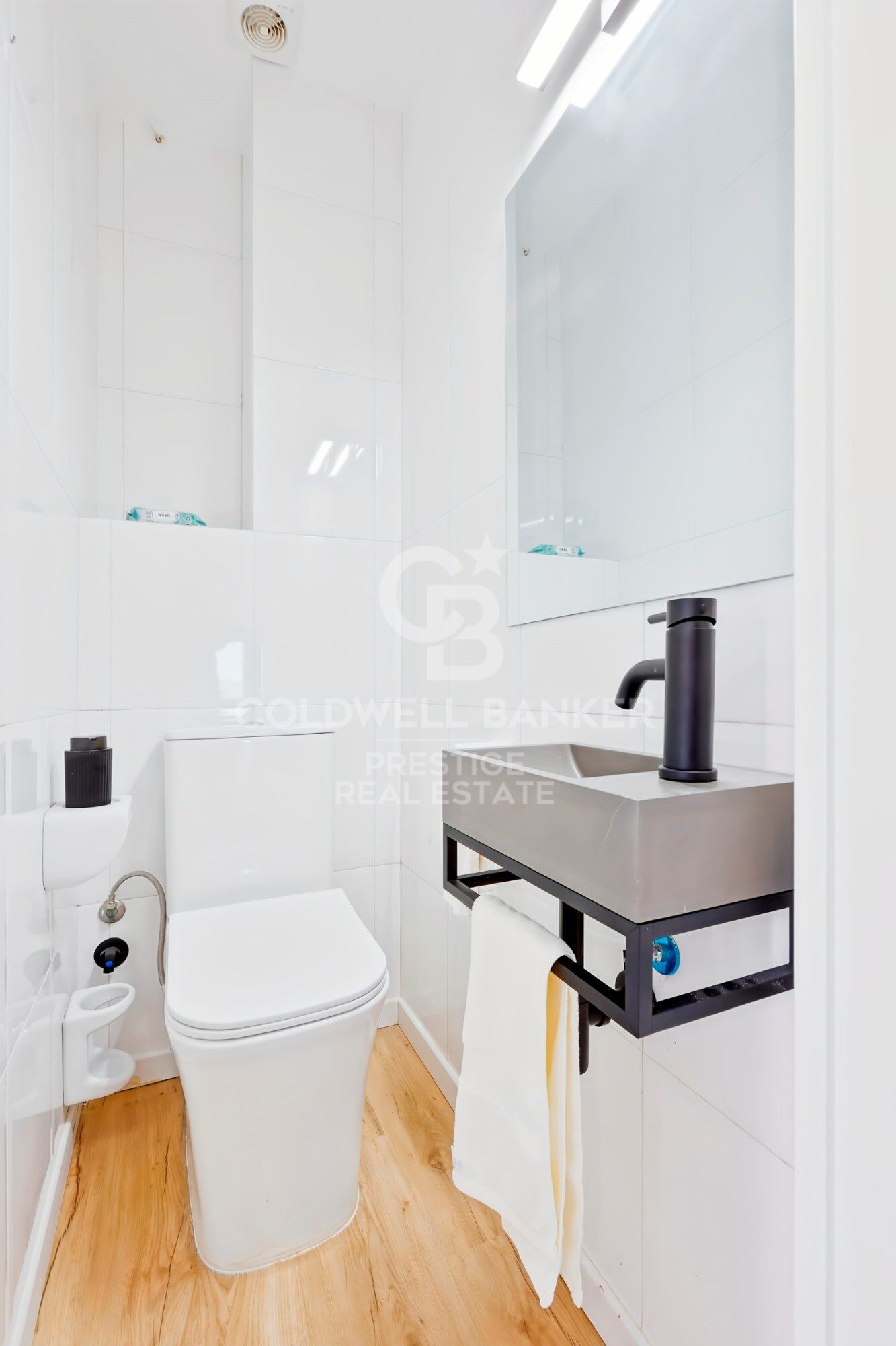 Espectacular casa reformada con piscina y vistas panorámicas en la Miranda,Barcelona