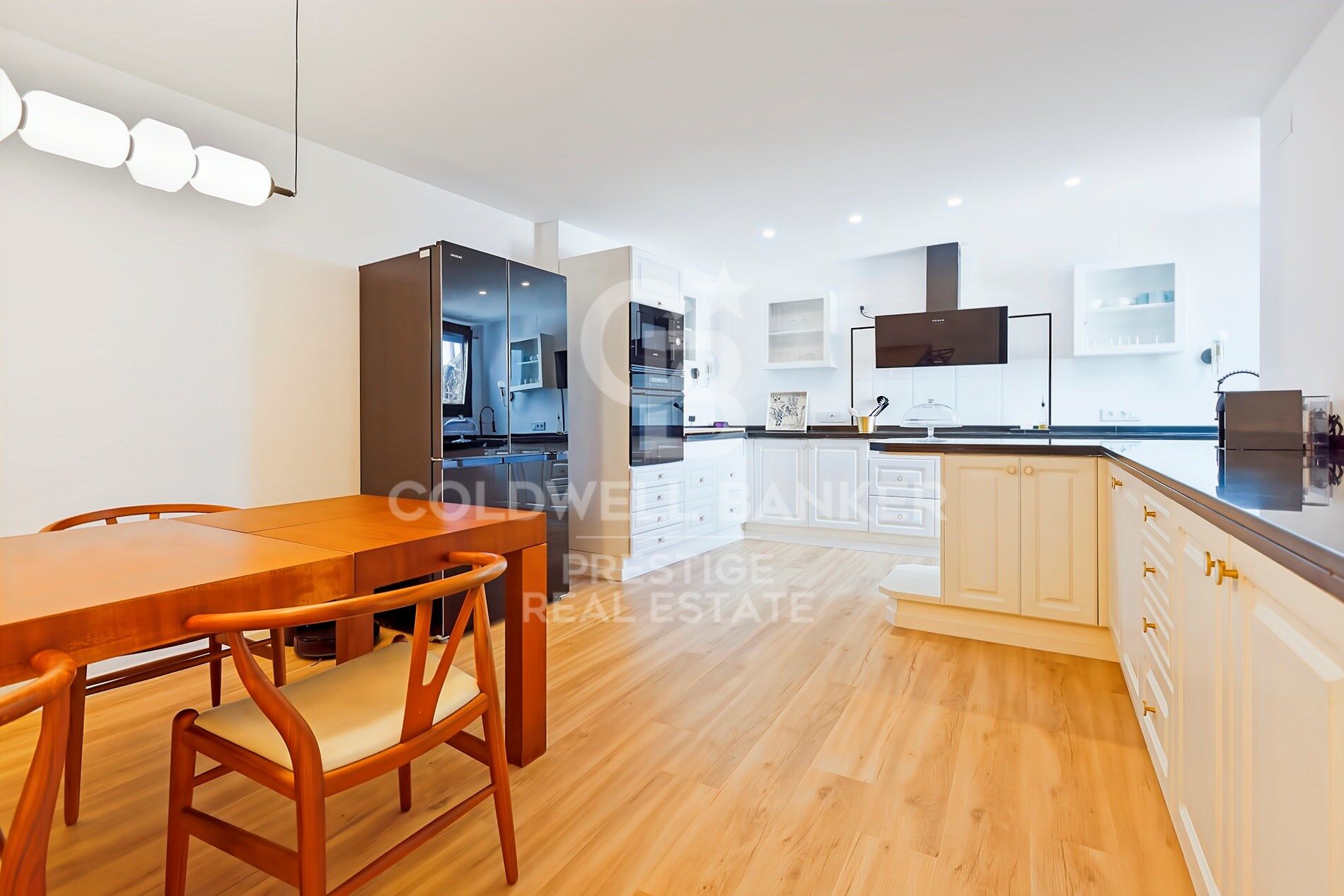 Spektakuläres renoviertes Haus mit Pool und Panoramablick in La Miranda,Barcelona