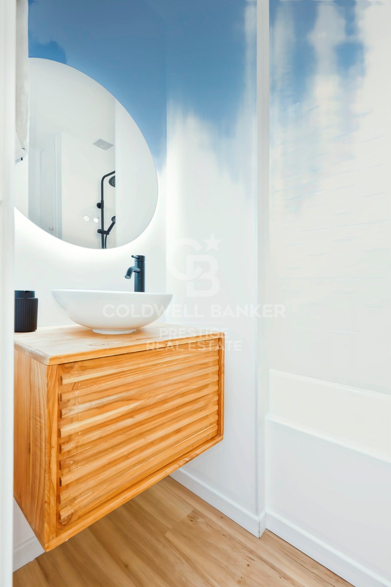 Spektakuläres renoviertes Haus mit Pool und Panoramablick in La Miranda,Barcelona