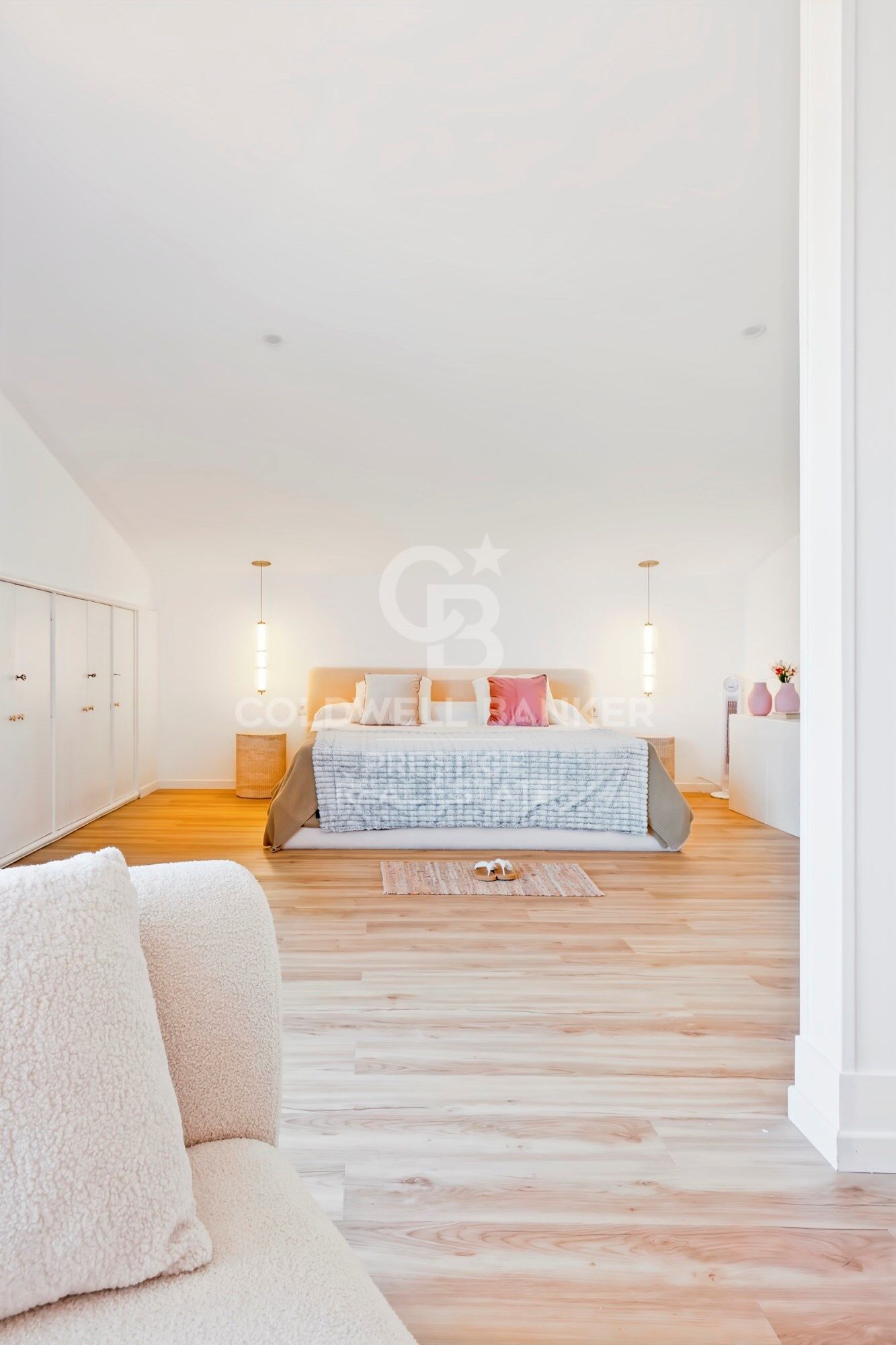 Spectacular renovated house with pool and panoramic views in La Miranda,Barcelona