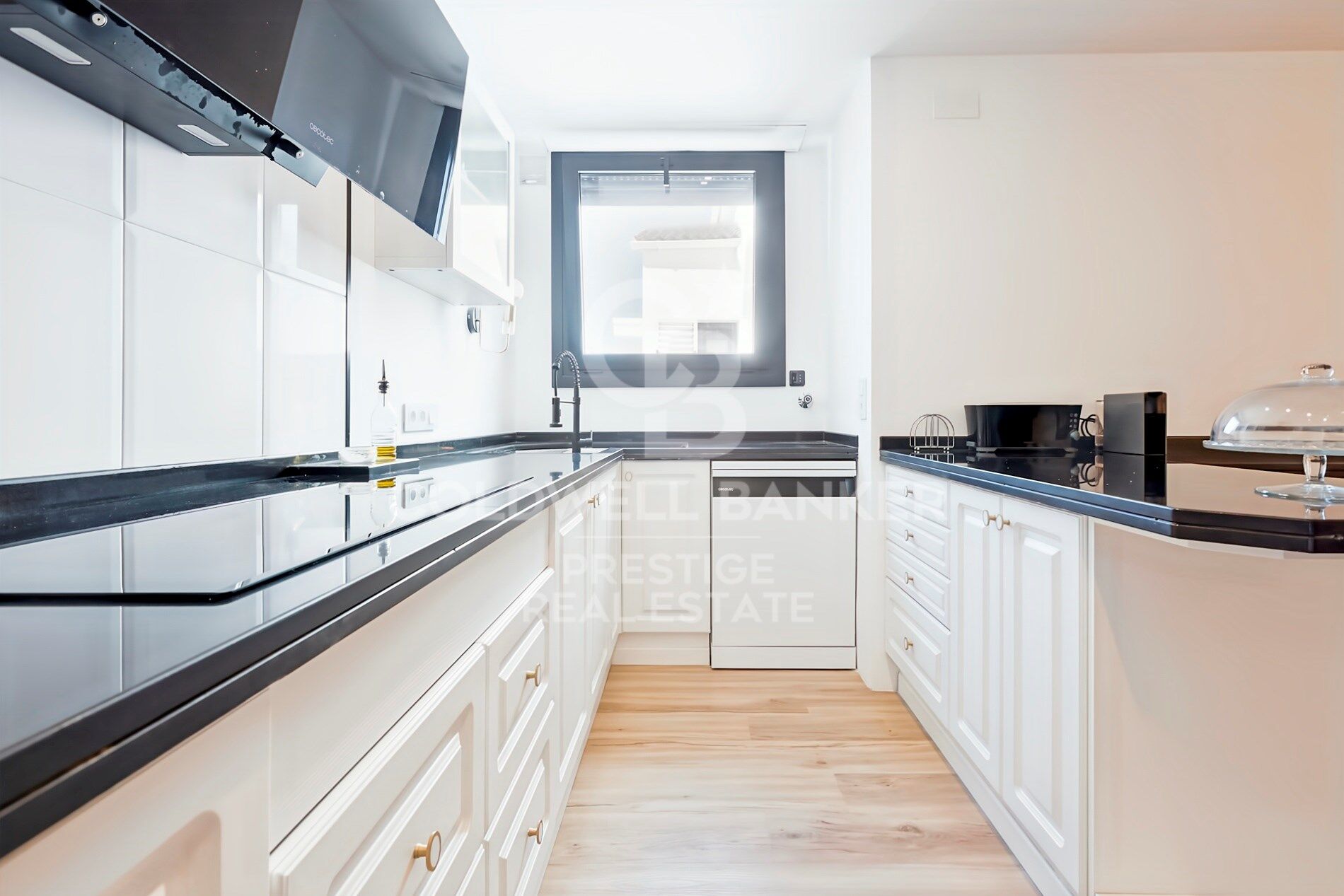 Spectacular renovated house with pool and panoramic views in La Miranda,Barcelona