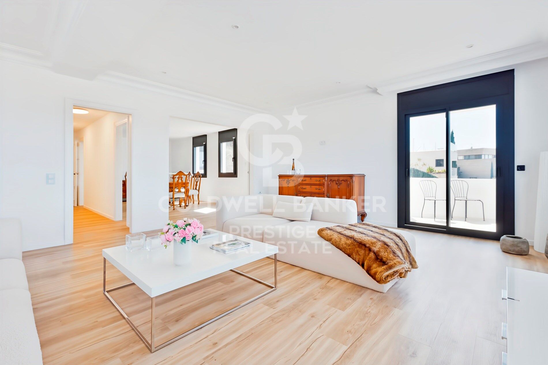 Spectacular renovated house with pool and panoramic views in La Miranda,Barcelona