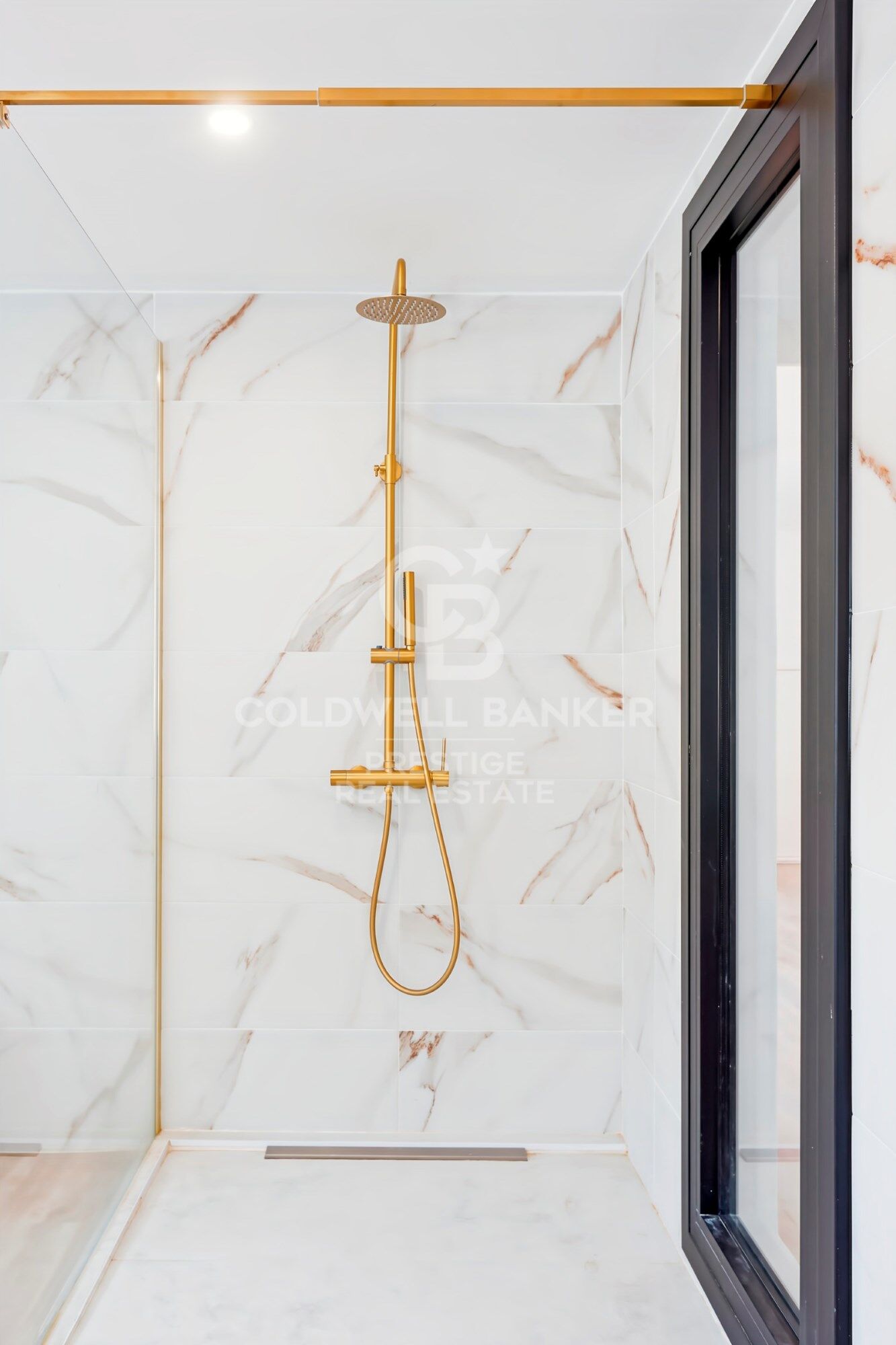 Spectaculaire maison rénovée avec piscine et vue panoramique à La Miranda,Barcelone