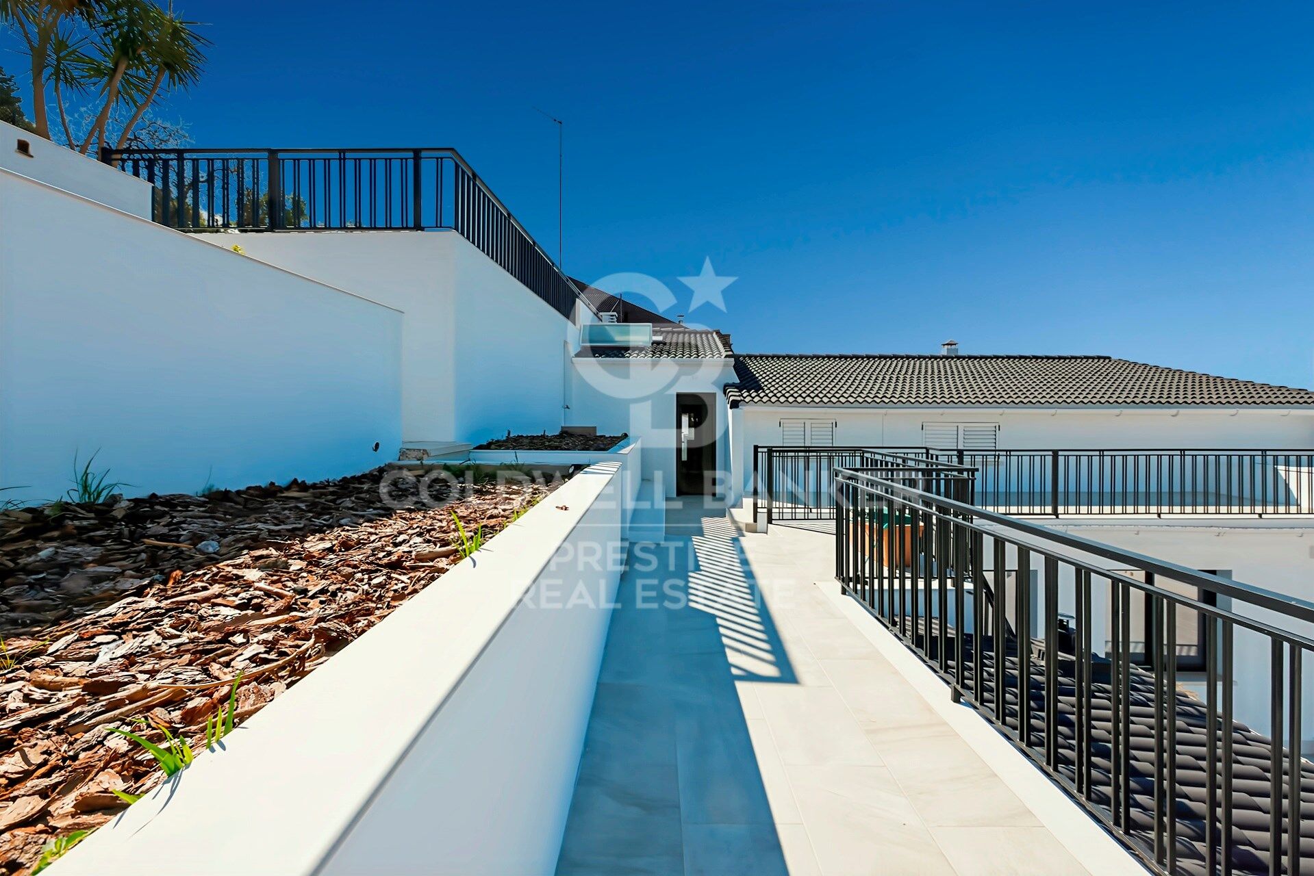 Spectaculaire maison rénovée avec piscine et vue panoramique à La Miranda,Barcelone