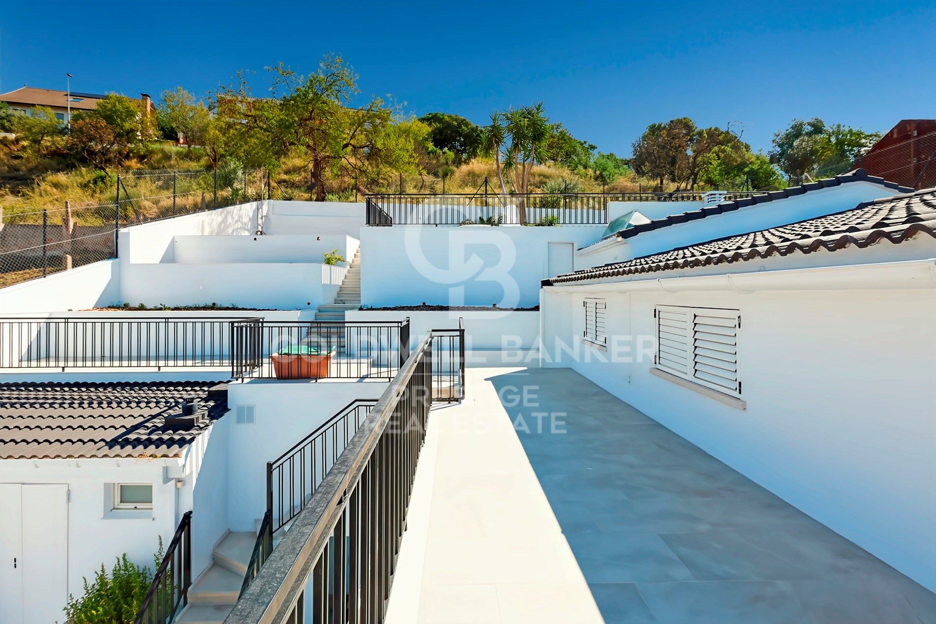 Spectaculaire maison rénovée avec piscine et vue panoramique à La Miranda,Barcelone