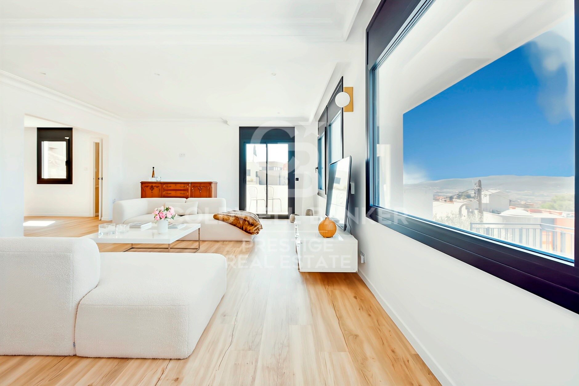Spectaculaire maison rénovée avec piscine et vue panoramique à La Miranda,Barcelone