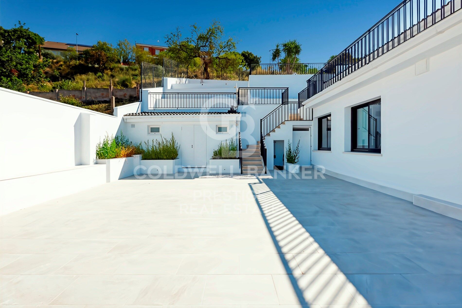 Spectaculaire maison rénovée avec piscine et vue panoramique à La Miranda,Barcelone