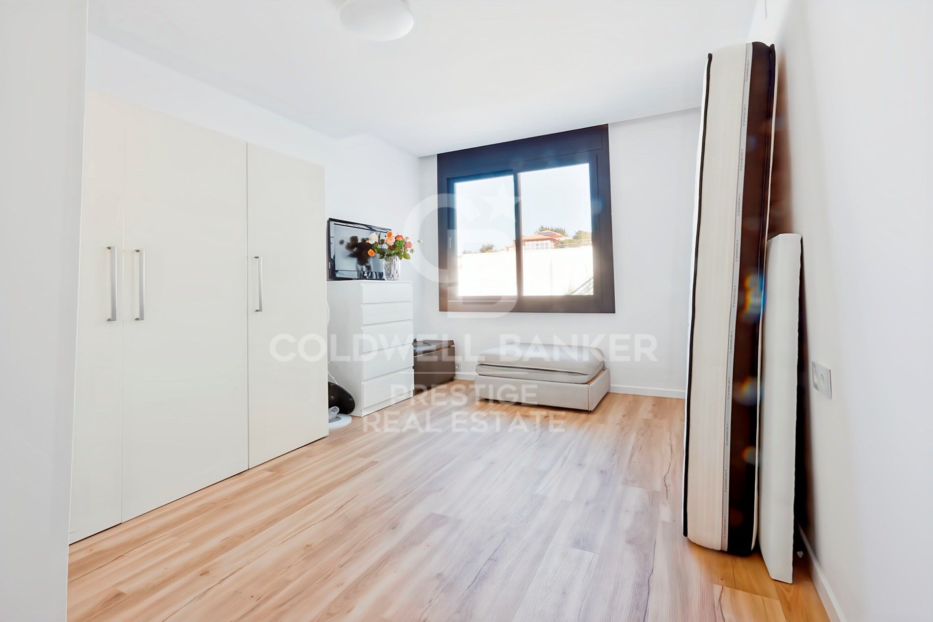 Espectacular casa reformada con piscina y vistas panorámicas en la Miranda,Barcelona