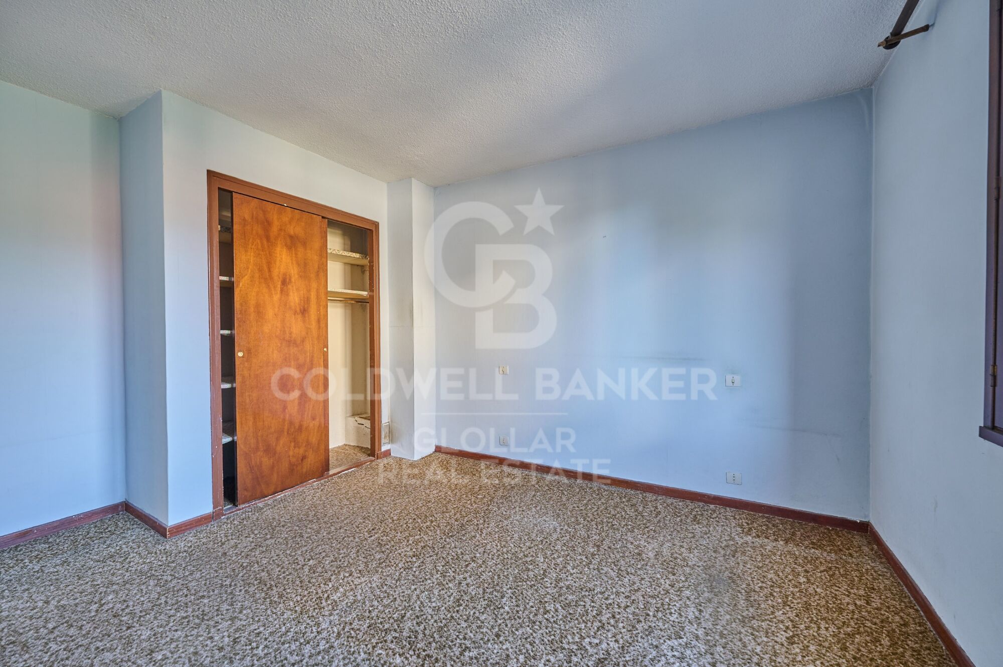 Casa independiente para reformar con jardín en Bourg-Madame