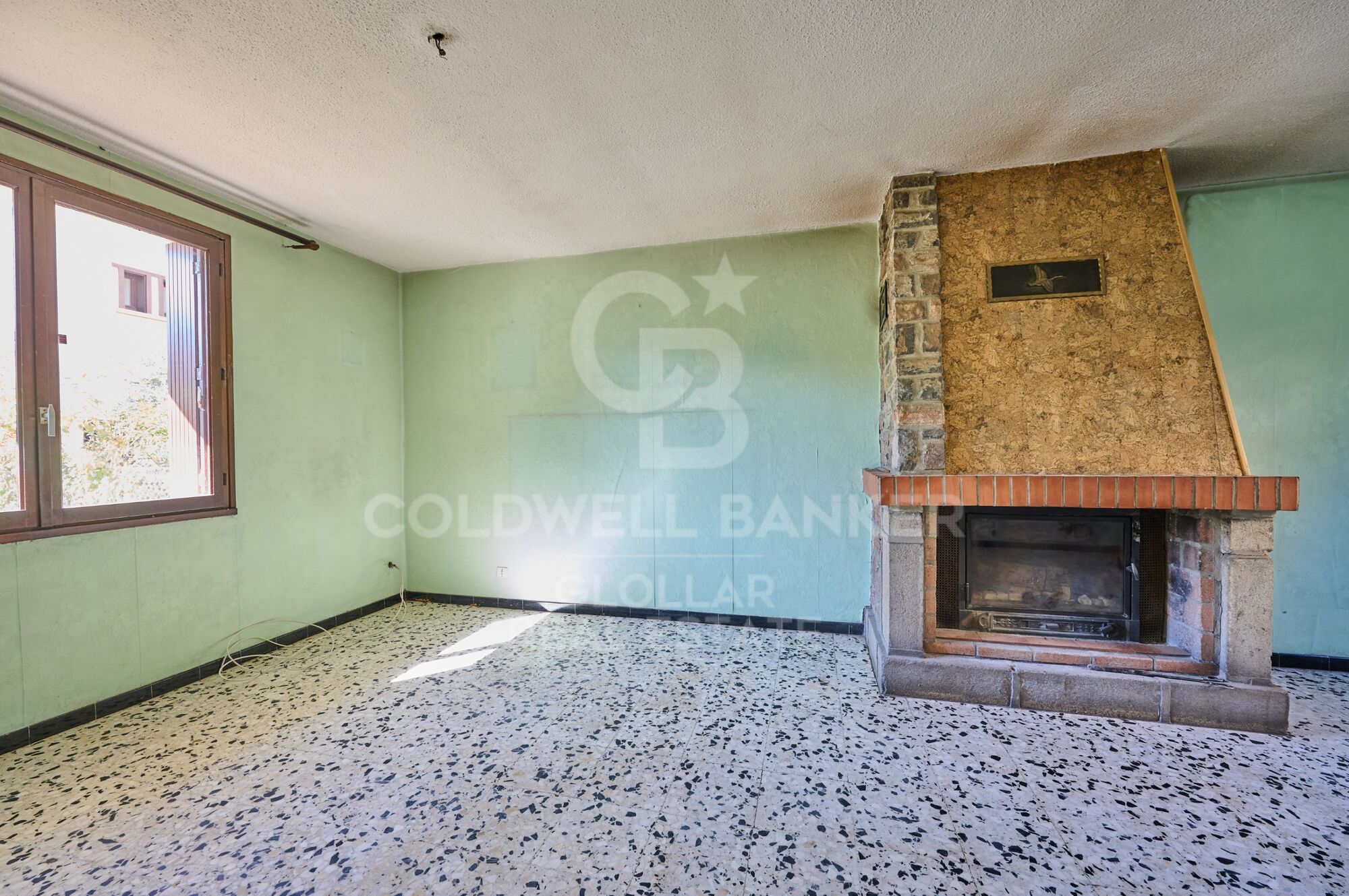 Casa independiente para reformar con jardín en Bourg-Madame