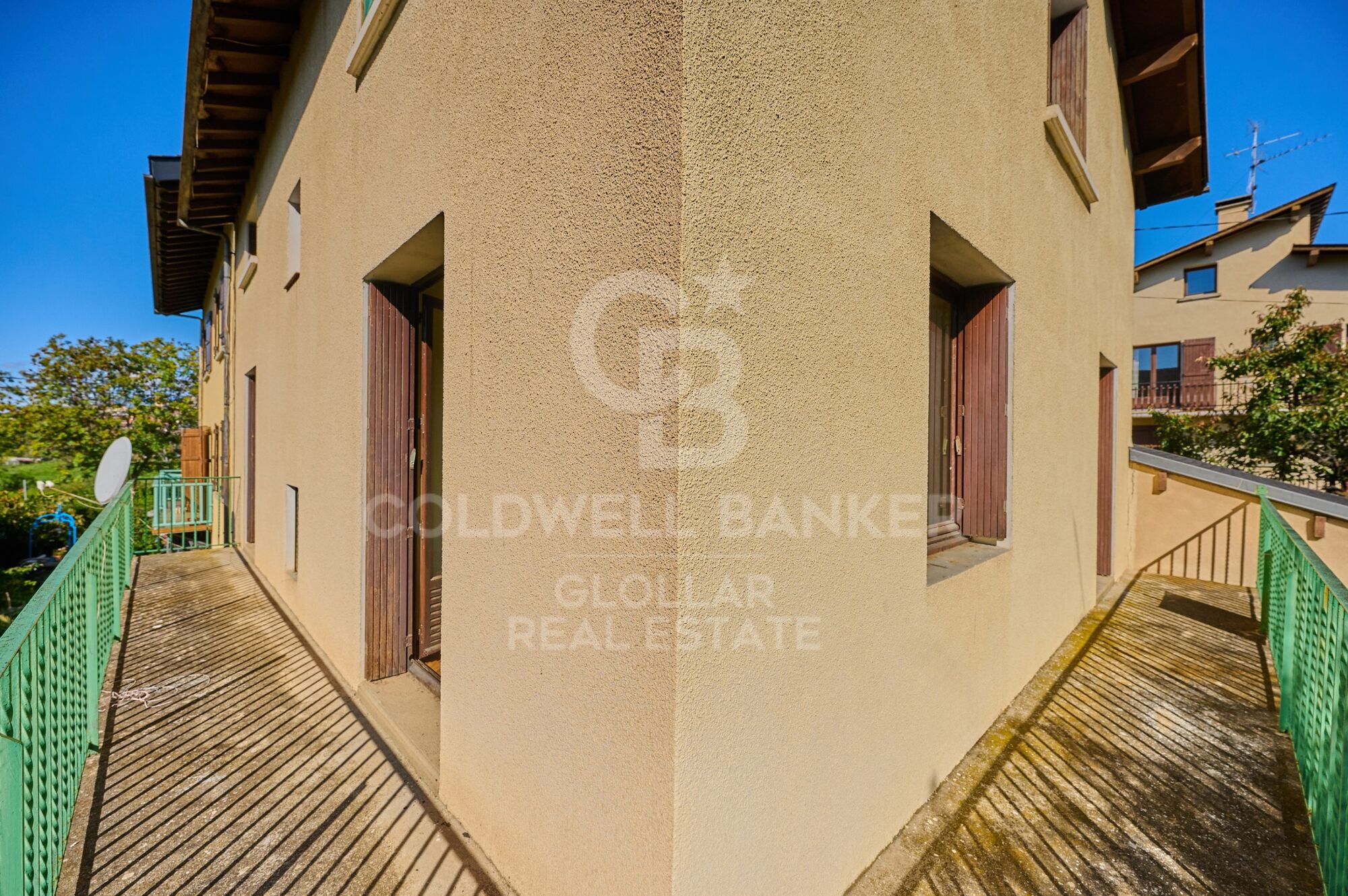 Casa independiente para reformar con jardín en Bourg-Madame