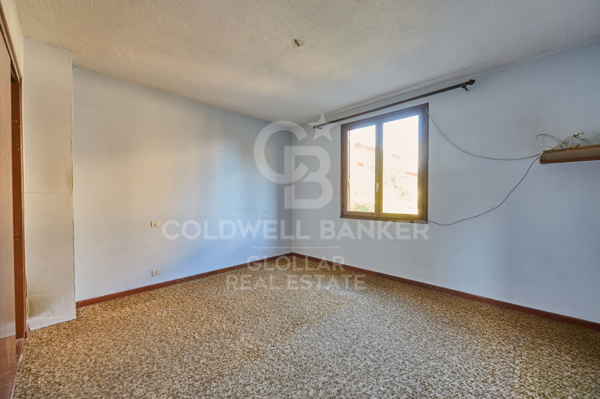 Casa independiente para reformar con jardín en Bourg-Madame
