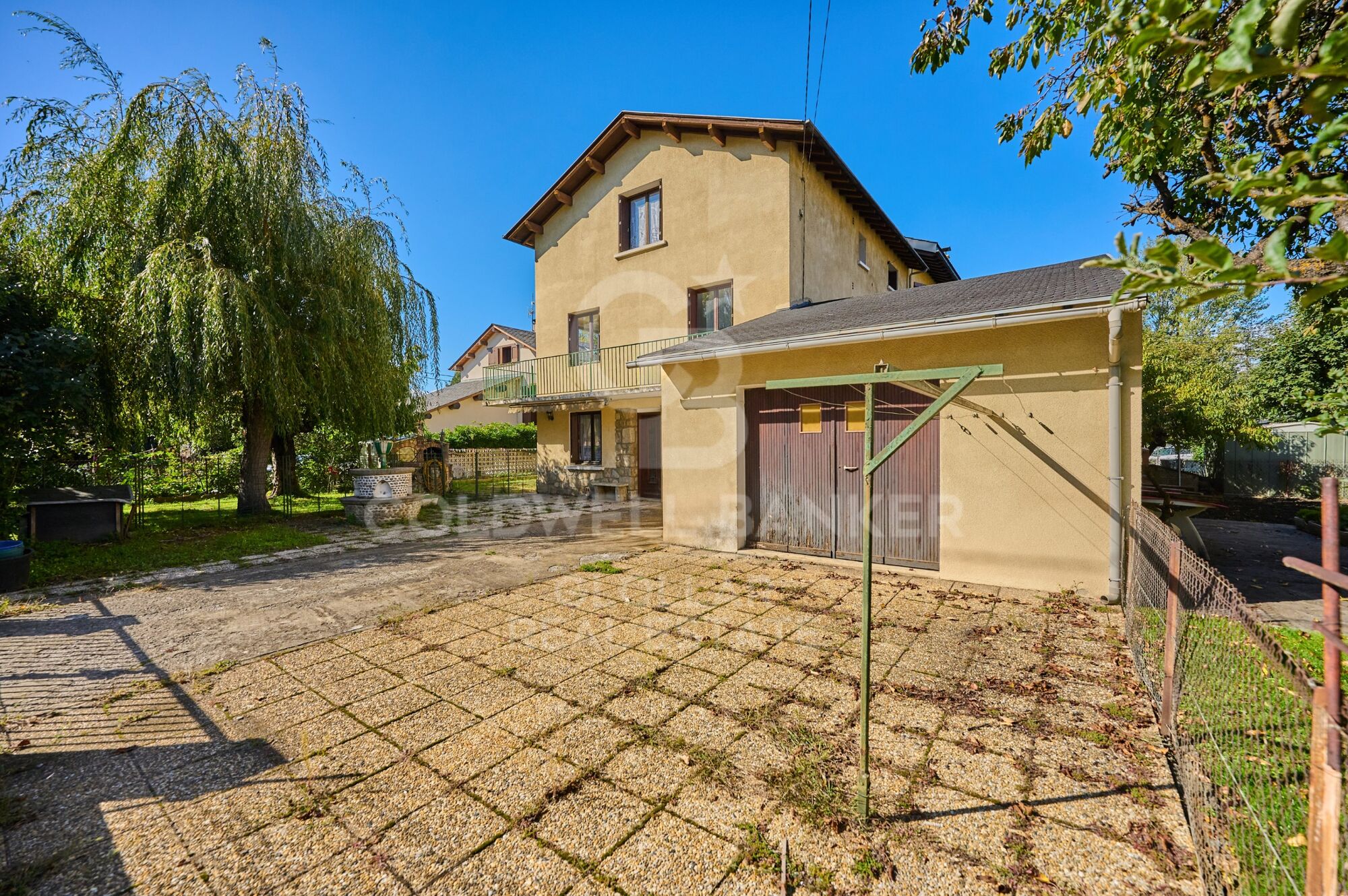 Casa independiente para reformar con jardín en Bourg-Madame
