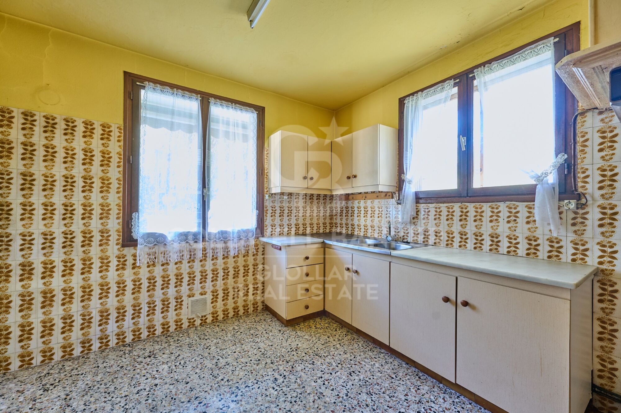 House 7 Bedrooms Sale Bourg-Madame