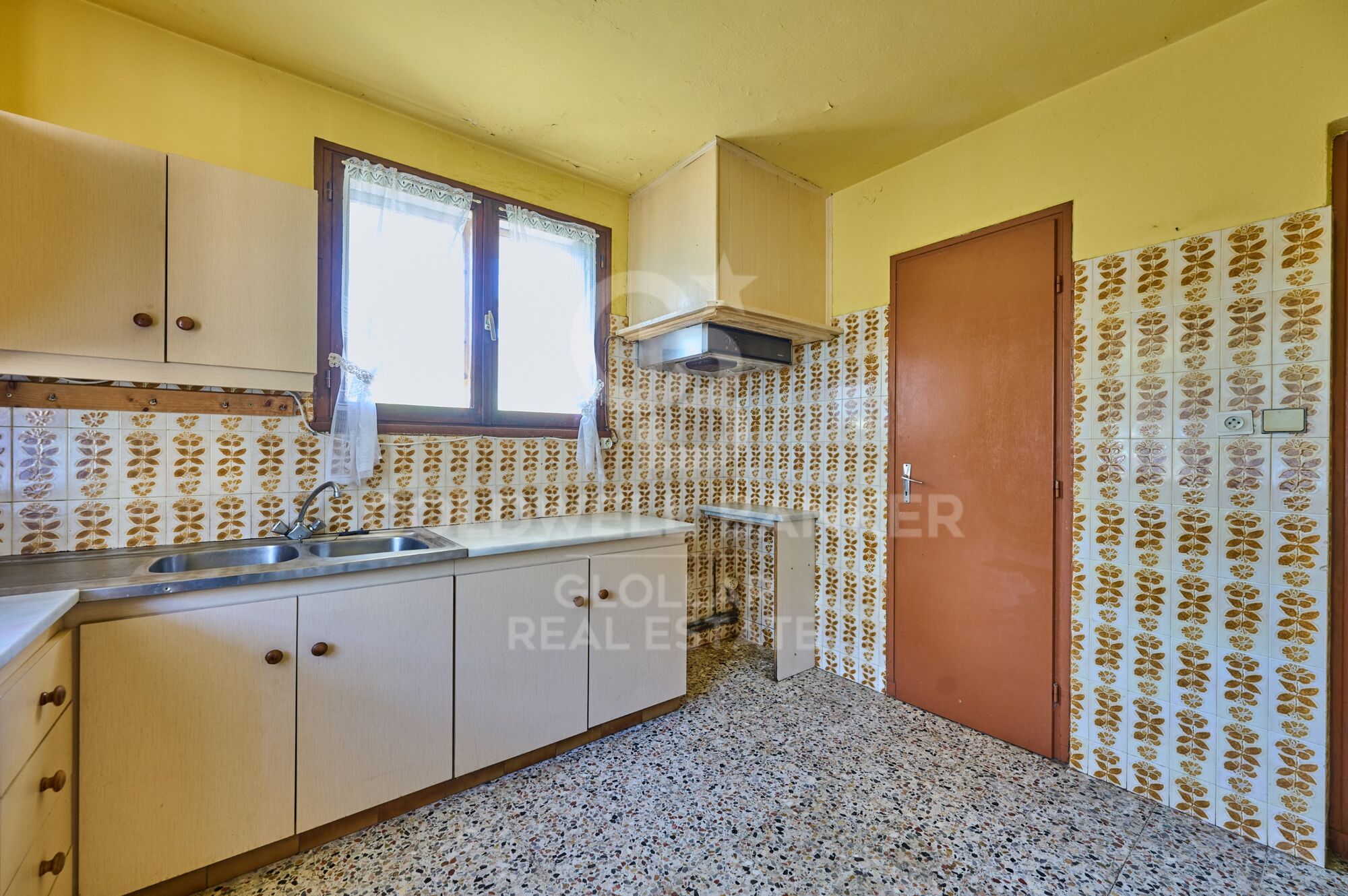 House 7 Bedrooms Sale Bourg-Madame
