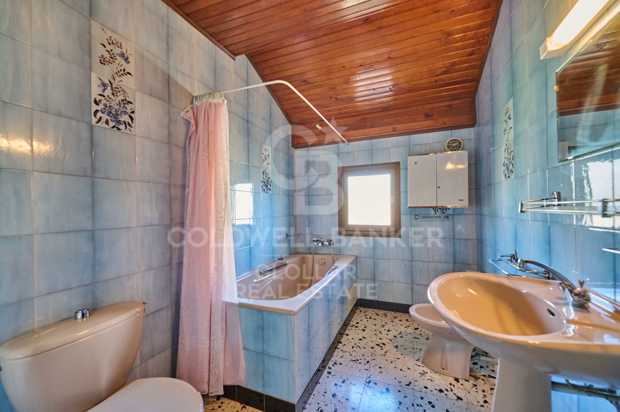 House 7 Bedrooms Sale Bourg-Madame