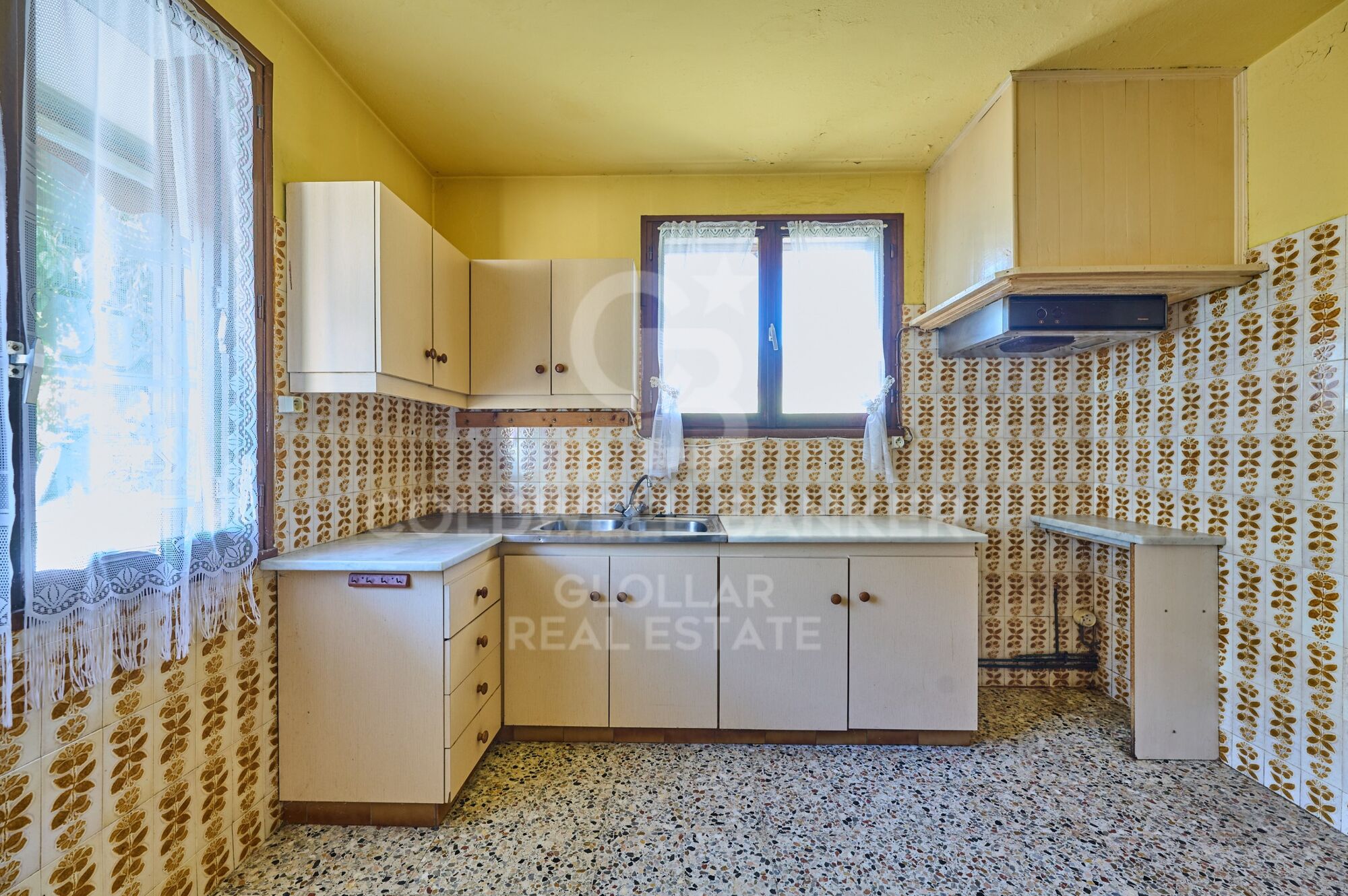 House 7 Bedrooms Sale Bourg-Madame