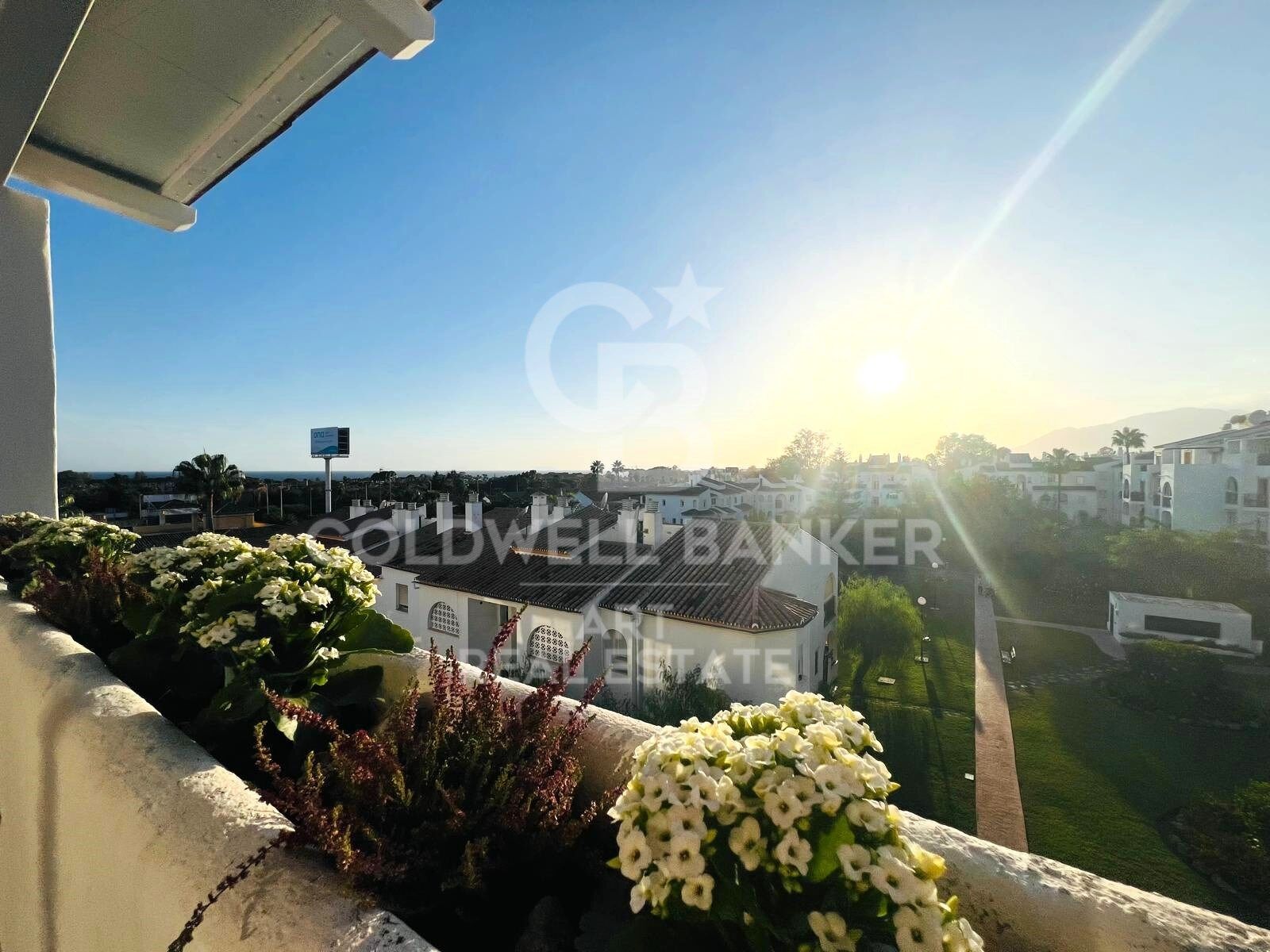 Penthouse avec vue spectaculaire sur la mer à Nueva Atalaya, Estepona