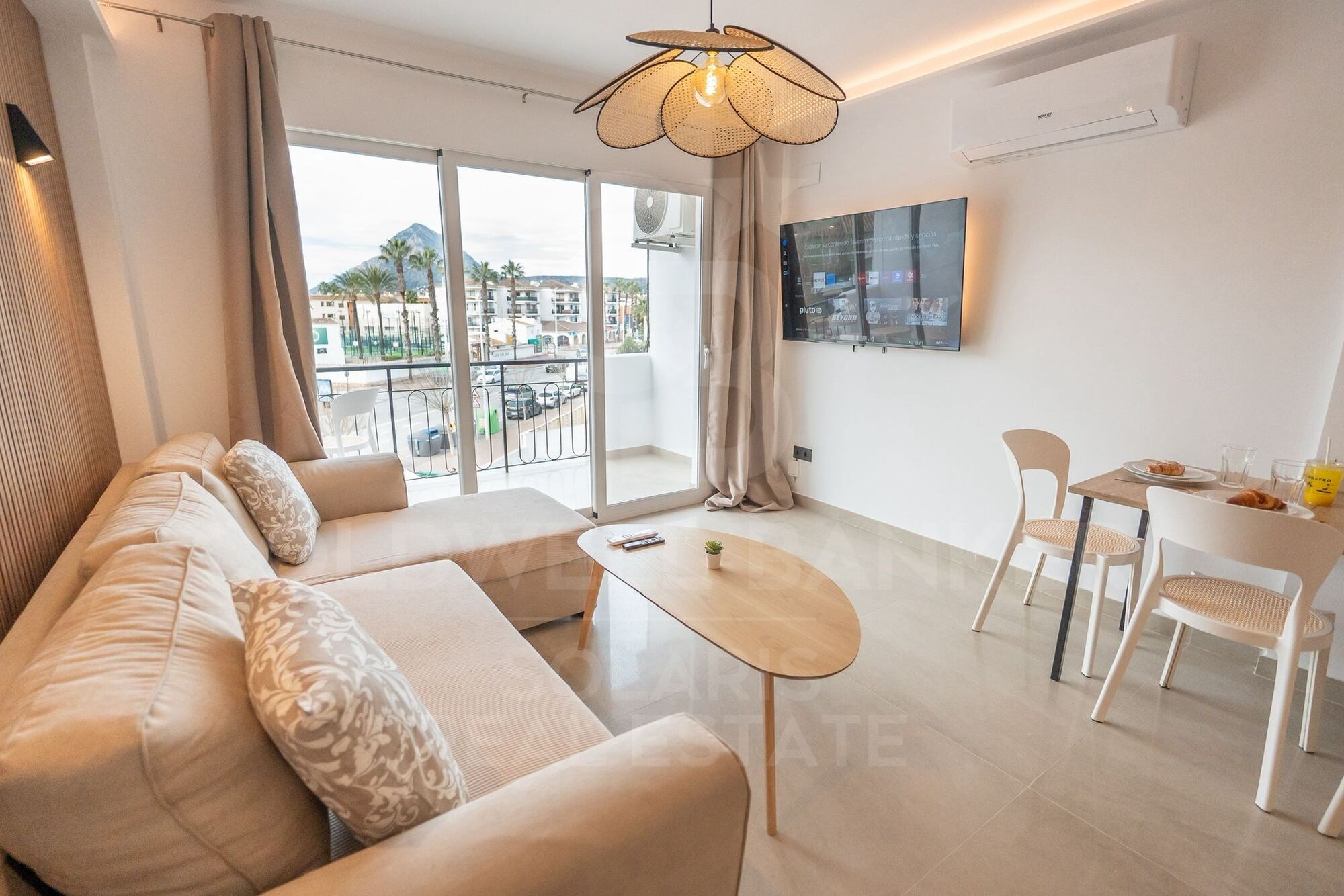 Modern 2-Bed, 2-Bath Apartment with Dressing Area & Guest Toilet