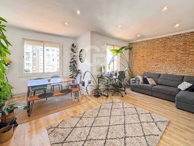 Apartment for Sale in Eixample Next to the Sagrada Familia, Barcelona