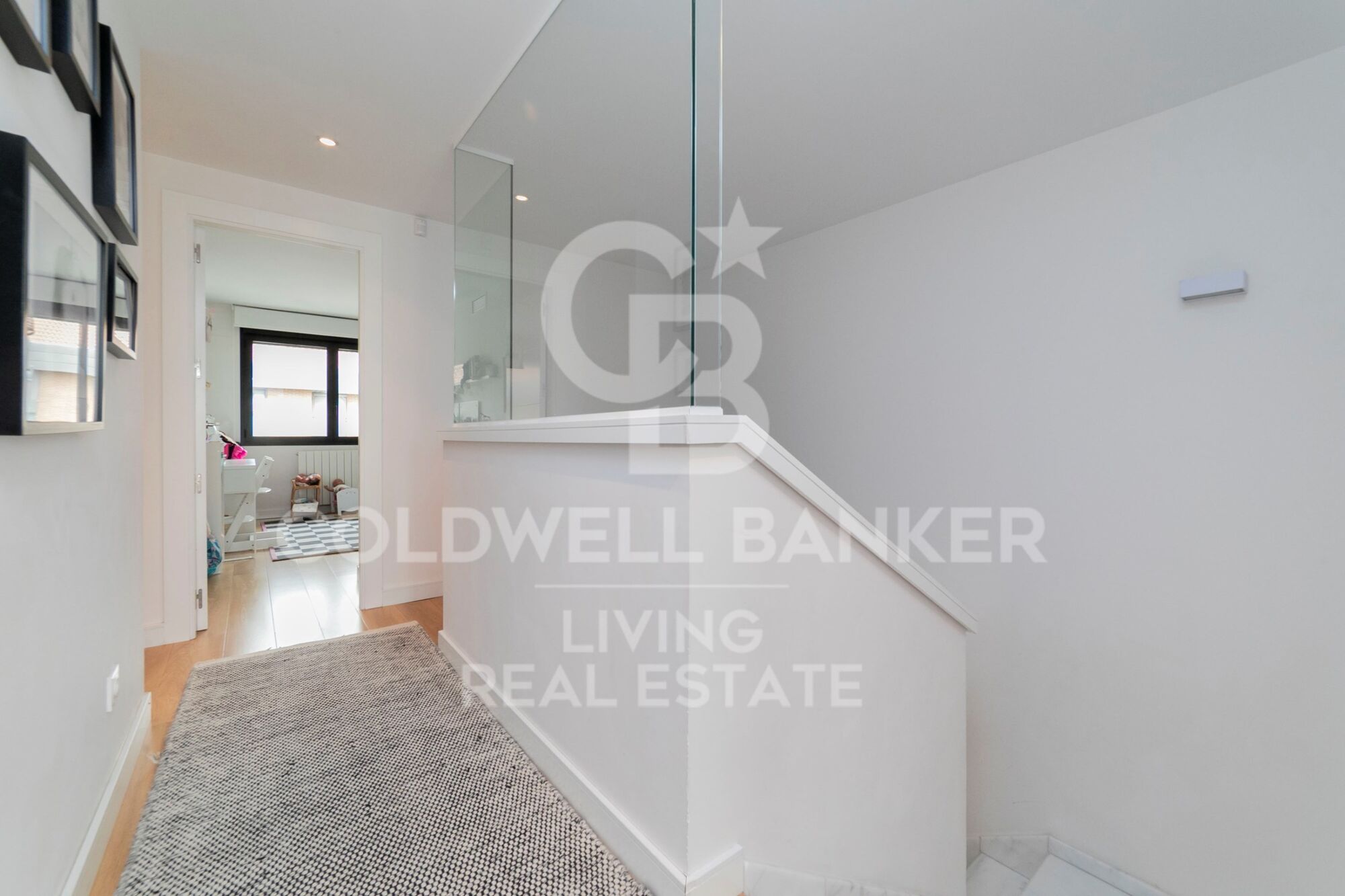 Reihenhaus 6 Schlafzimmer, 3 Stockwerke Verkauf Boadilla del Monte